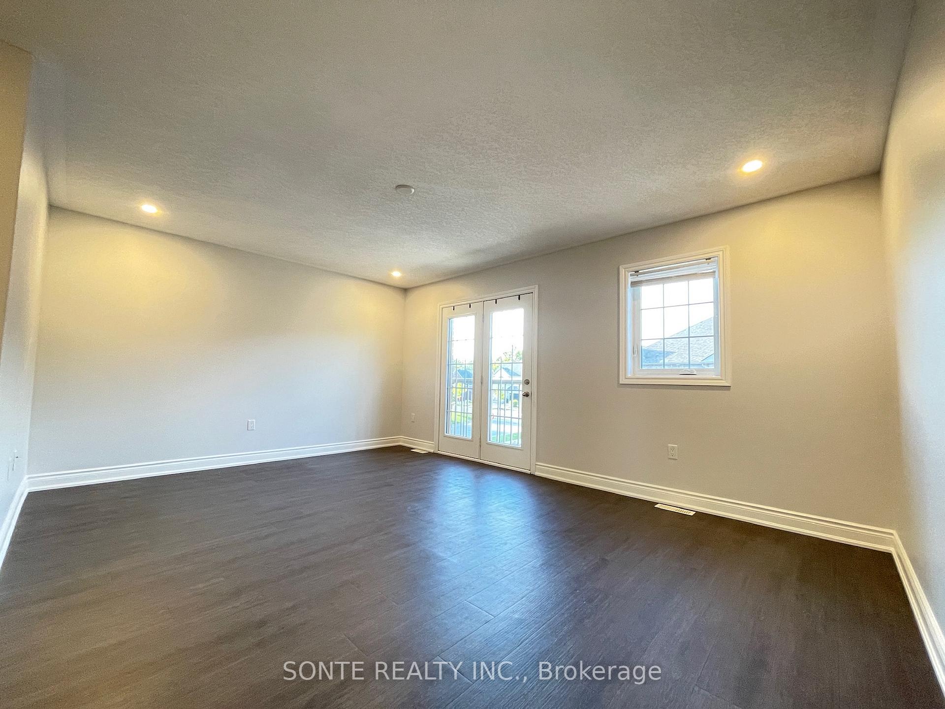 Photo 24 of Unit #21, 40 Megan Crescent, Barrie, Holly — HOMEH