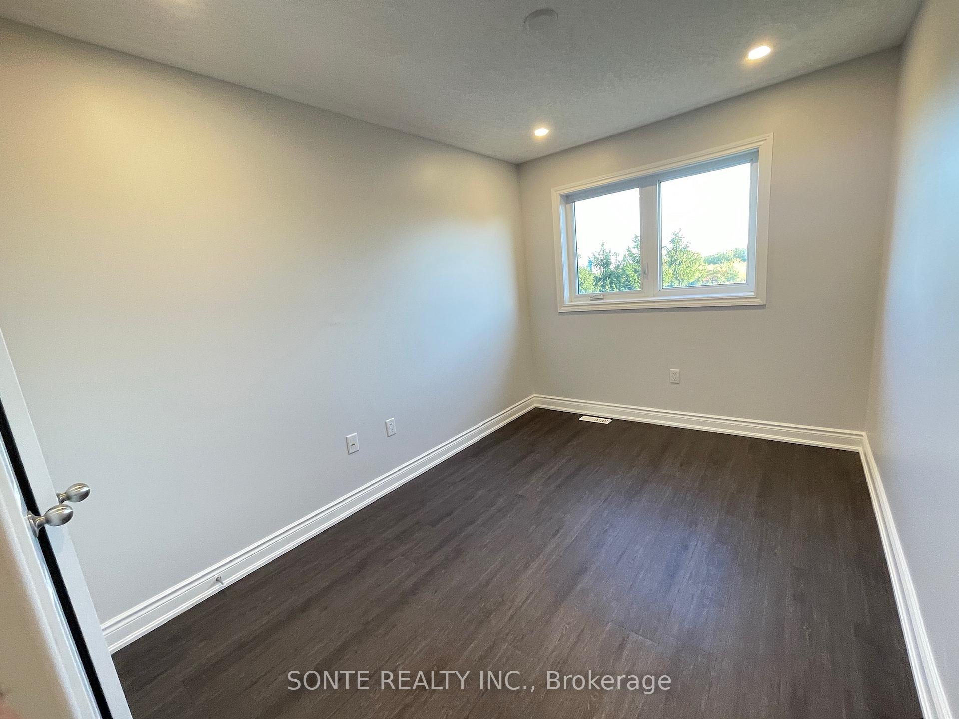 Photo 29 of Unit #21, 40 Megan Crescent, Barrie, Holly — HOMEH