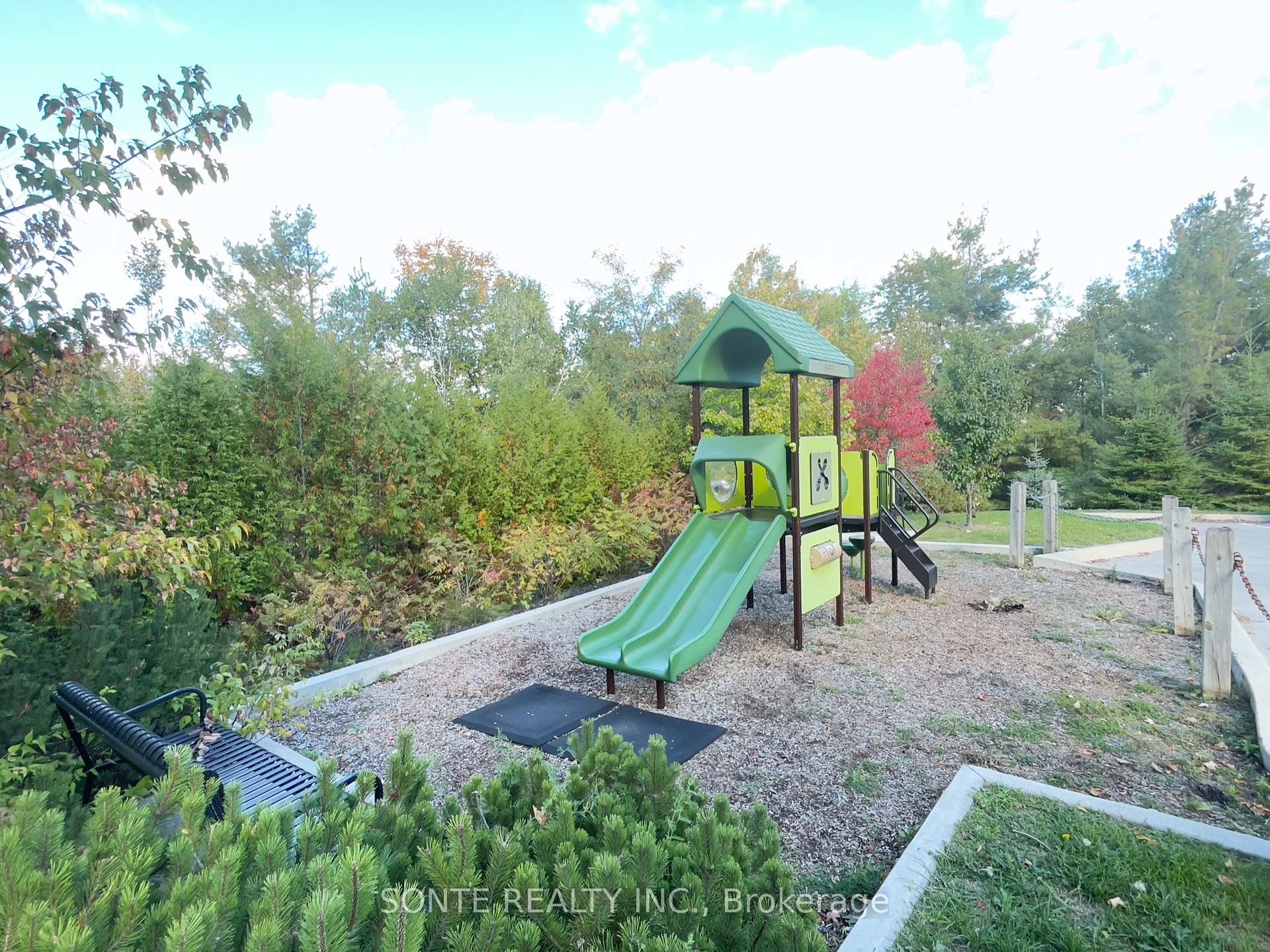 Photo 35 of Unit #21, 40 Megan Crescent, Barrie, Holly — HOMEH