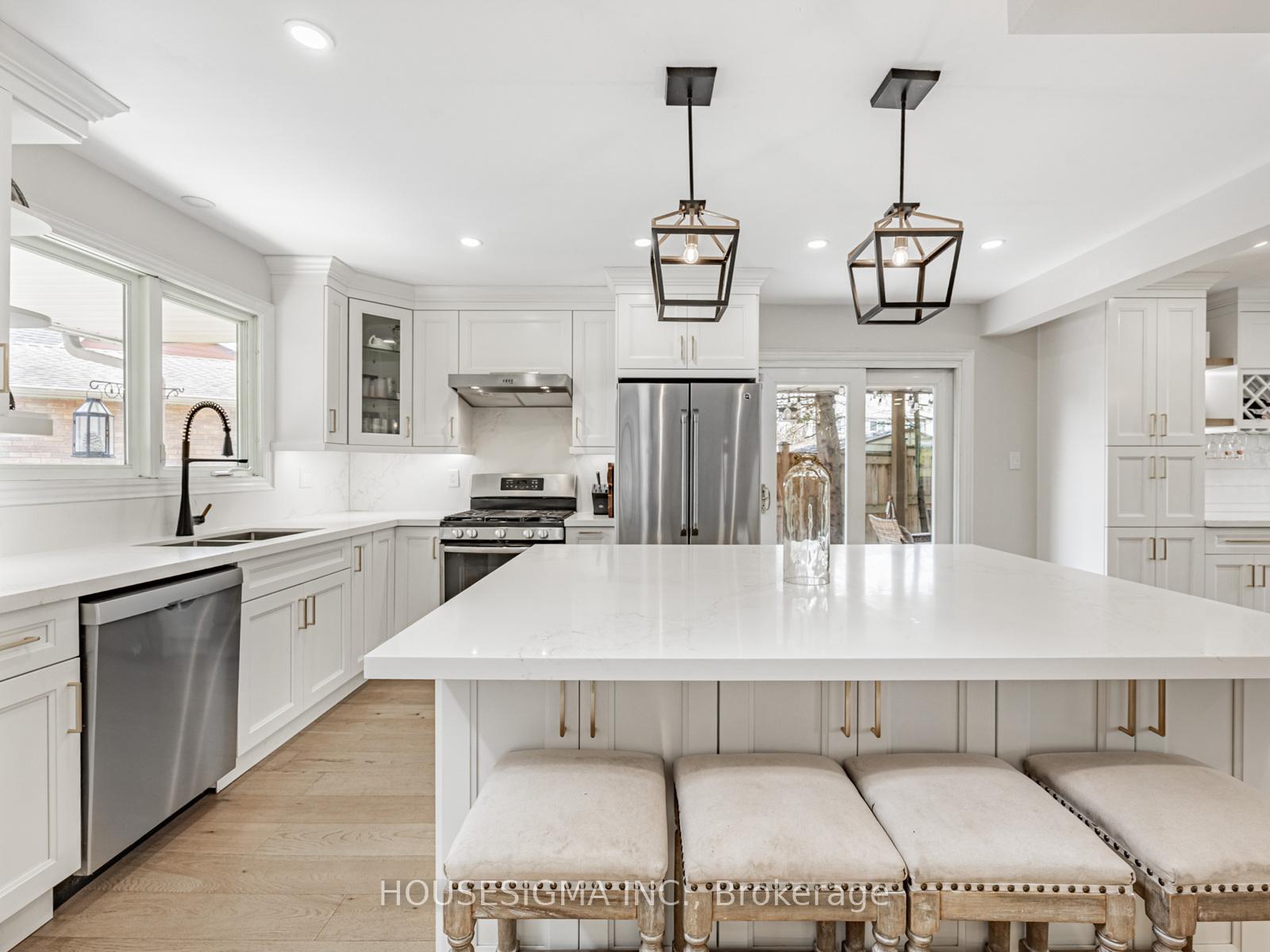 Photo 4 of 10 Whitney Court, Whitby, Lynde Creek — HOMEH