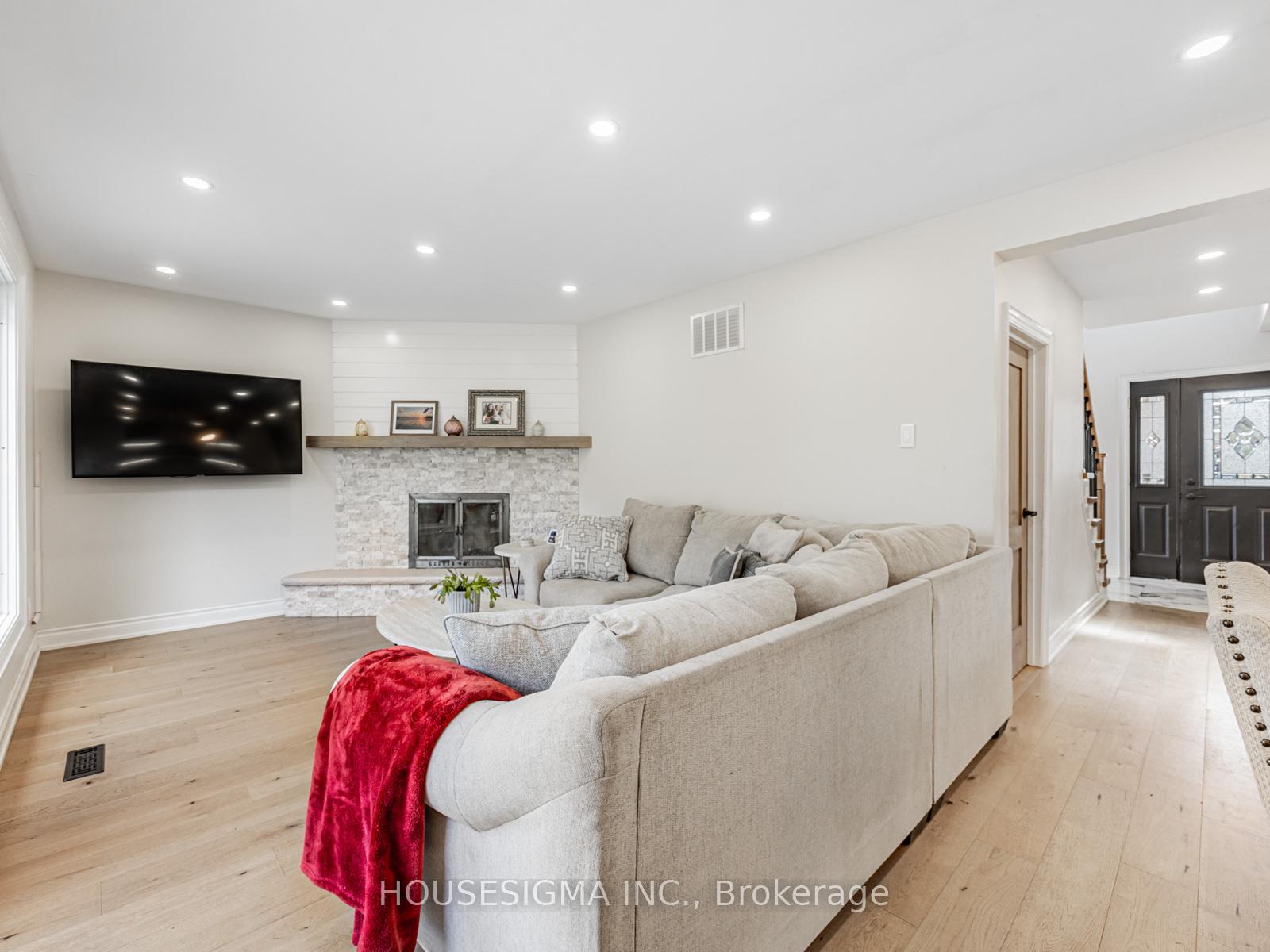 Photo 7 of 10 Whitney Court, Whitby, Lynde Creek — HOMEH