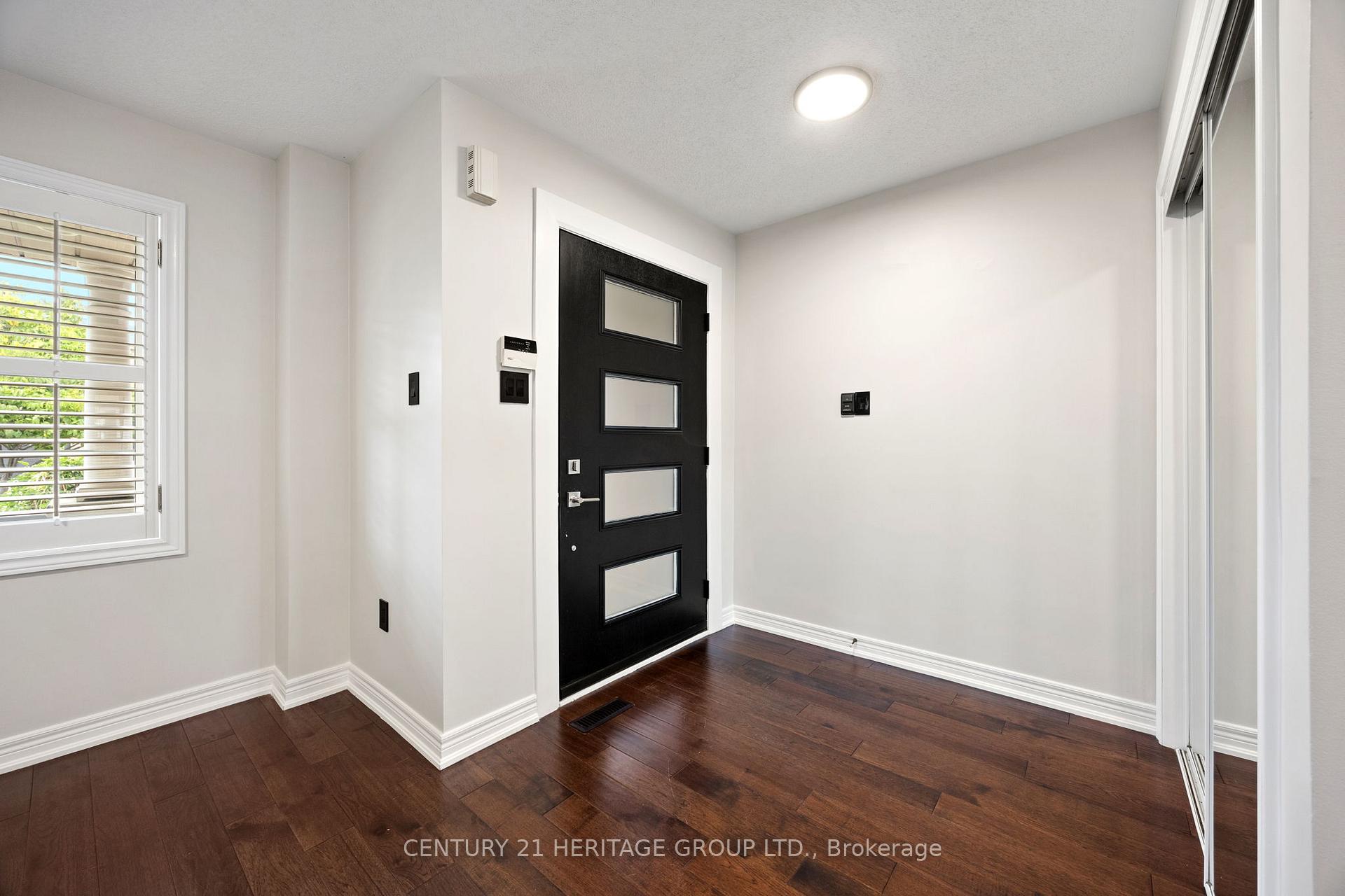 Photo 3 of 25 Wildberry Crescent, Vaughan, Vellore Village — HOMEH