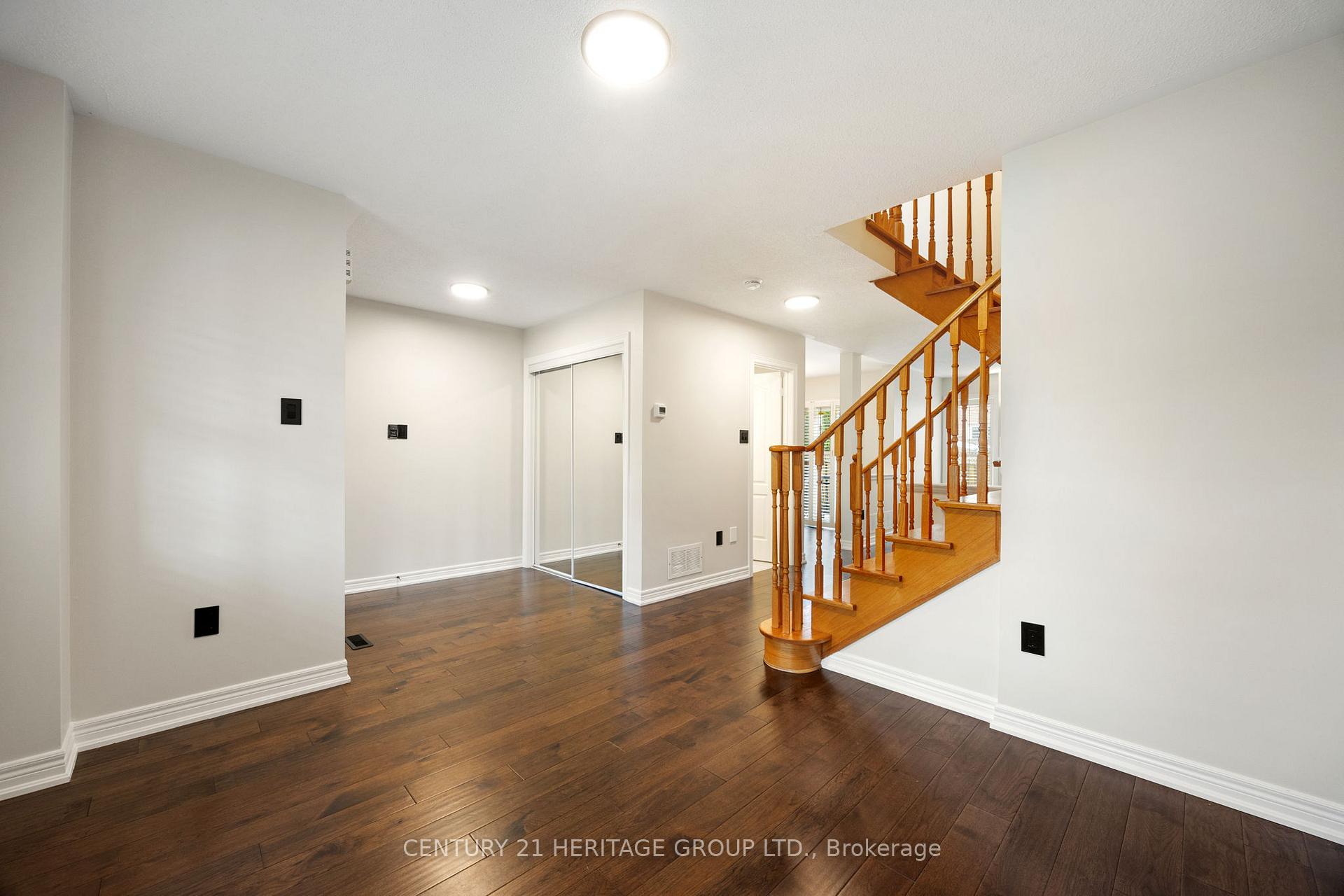 Photo 9 of 25 Wildberry Crescent, Vaughan, Vellore Village — HOMEH