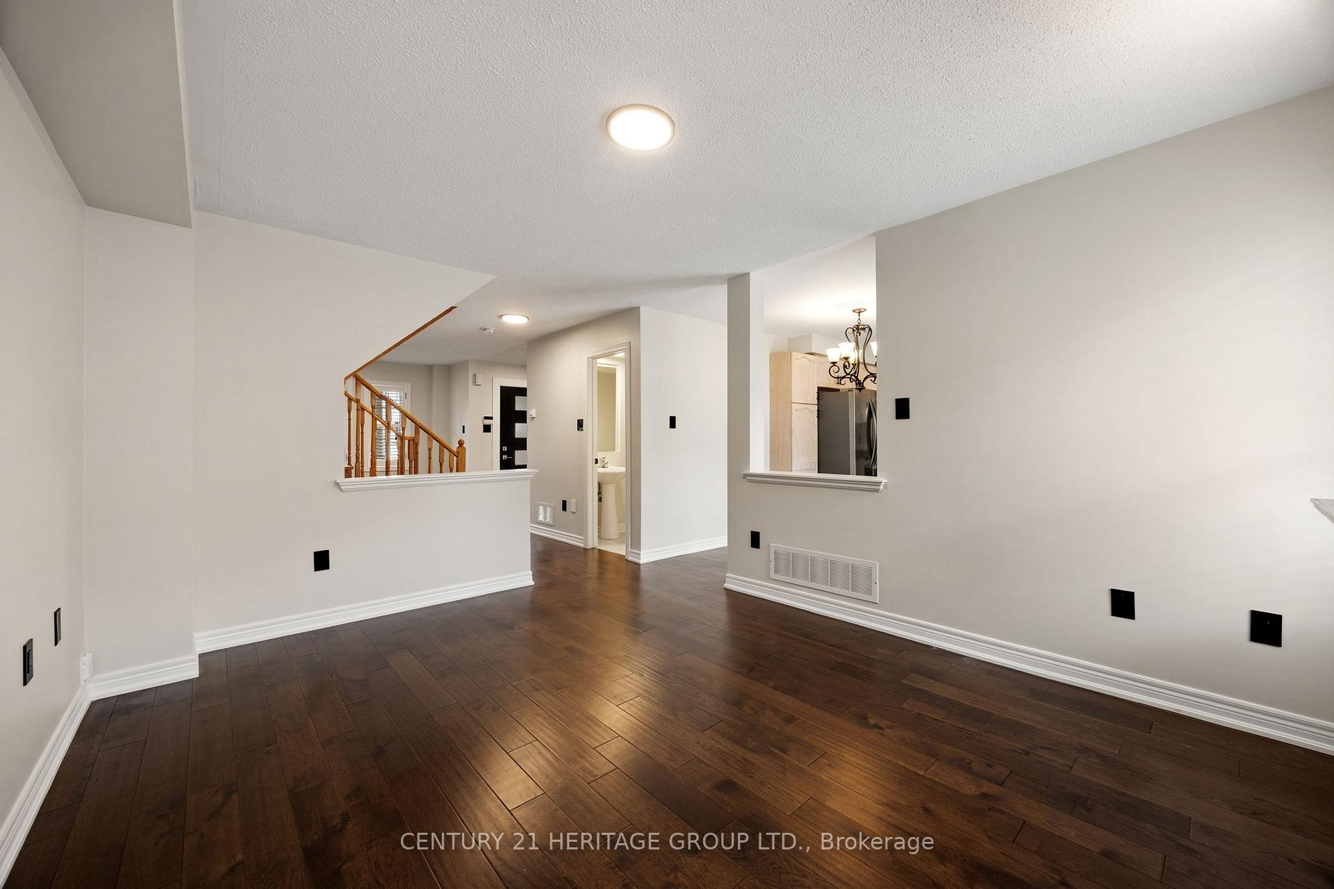 Photo 16 of 25 Wildberry Crescent, Vaughan, Vellore Village — HOMEH