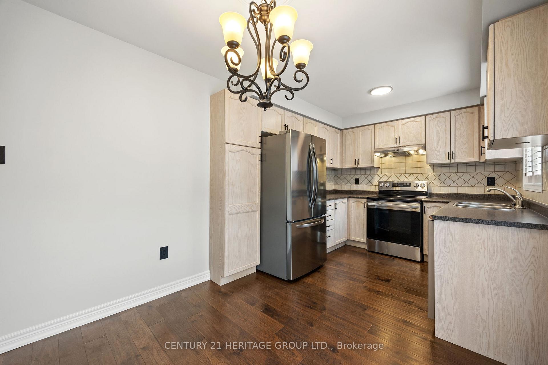 Photo 20 of 25 Wildberry Crescent, Vaughan, Vellore Village — HOMEH
