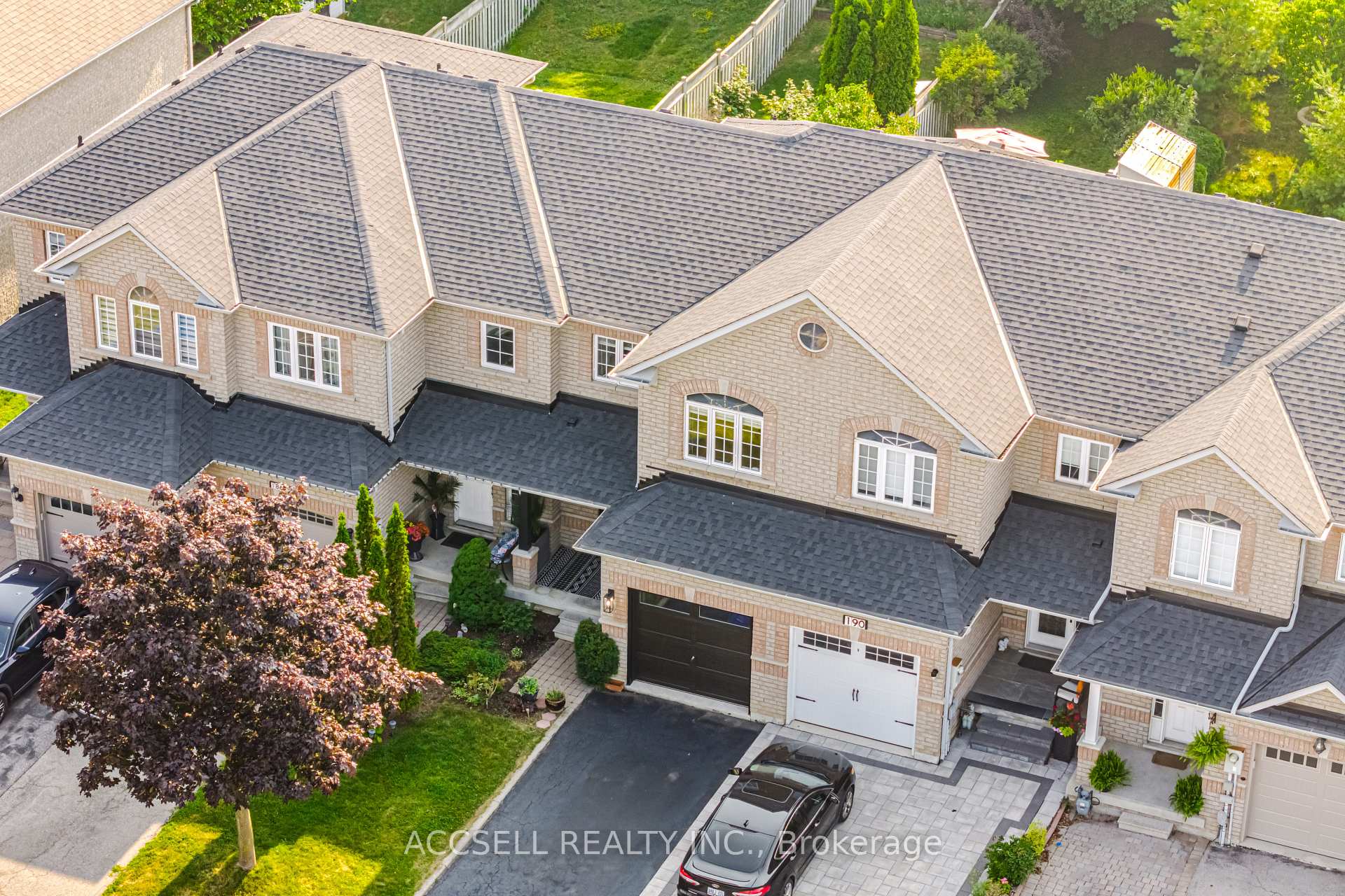 Photo 2 of 188 Deepsprings Crescent, Vaughan, Vellore Village — HOMEH