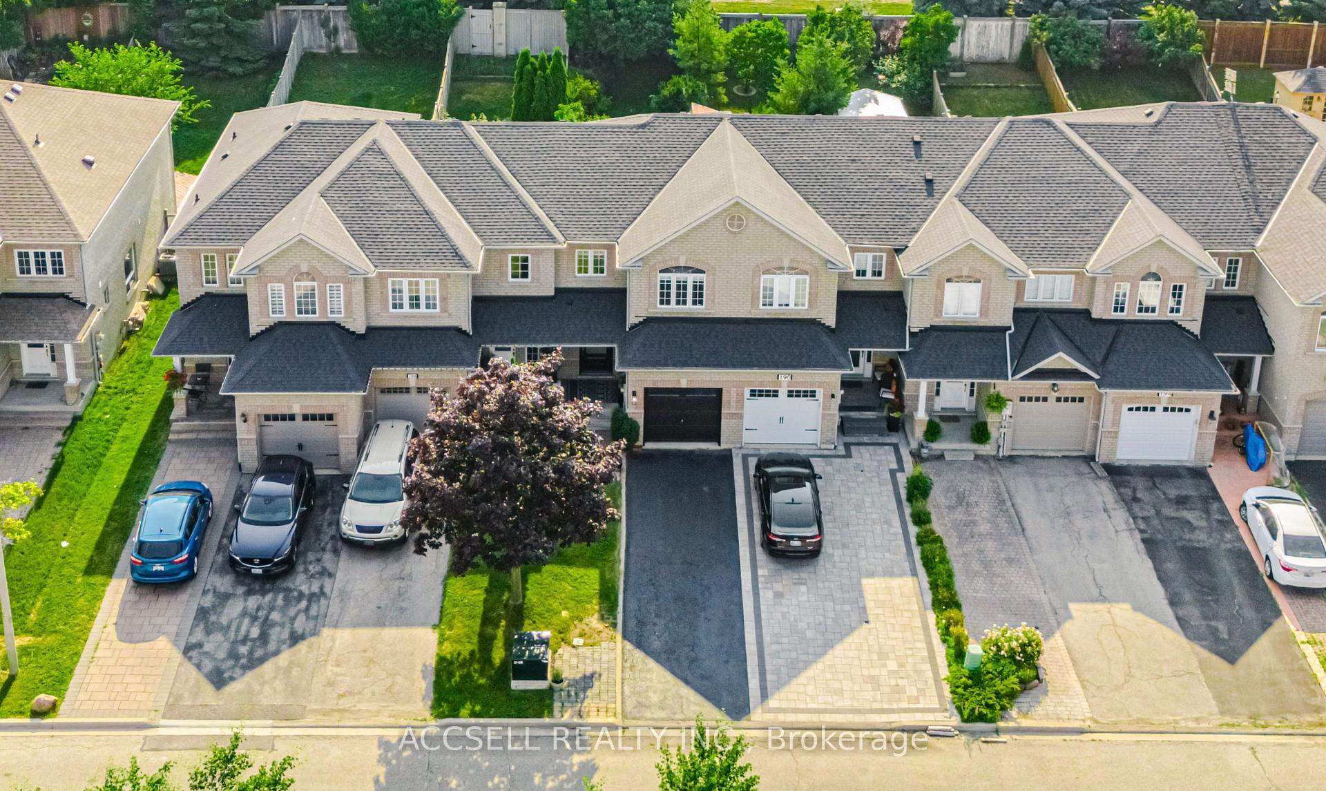 Photo 4 of 188 Deepsprings Crescent, Vaughan, Vellore Village — HOMEH