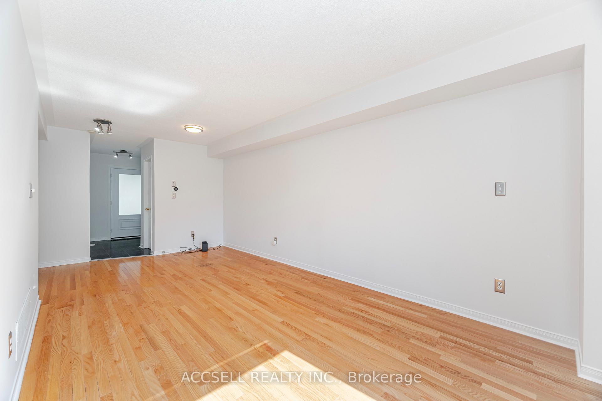 Photo 10 of 188 Deepsprings Crescent, Vaughan, Vellore Village — HOMEH