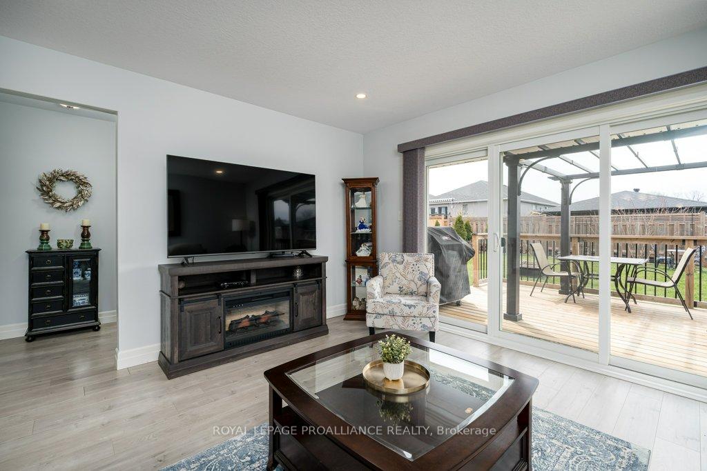 Photo 11 of 14 Caleb Crescent, Quinte West, Frankford Ward — HOMEH