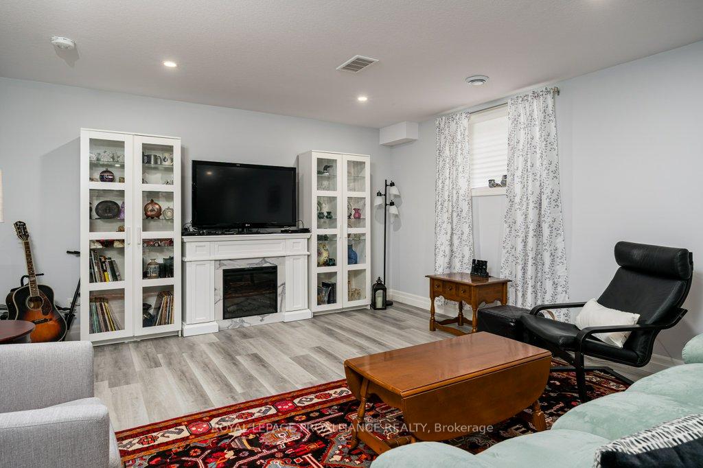 Photo 24 of 14 Caleb Crescent, Quinte West, Frankford Ward — HOMEH