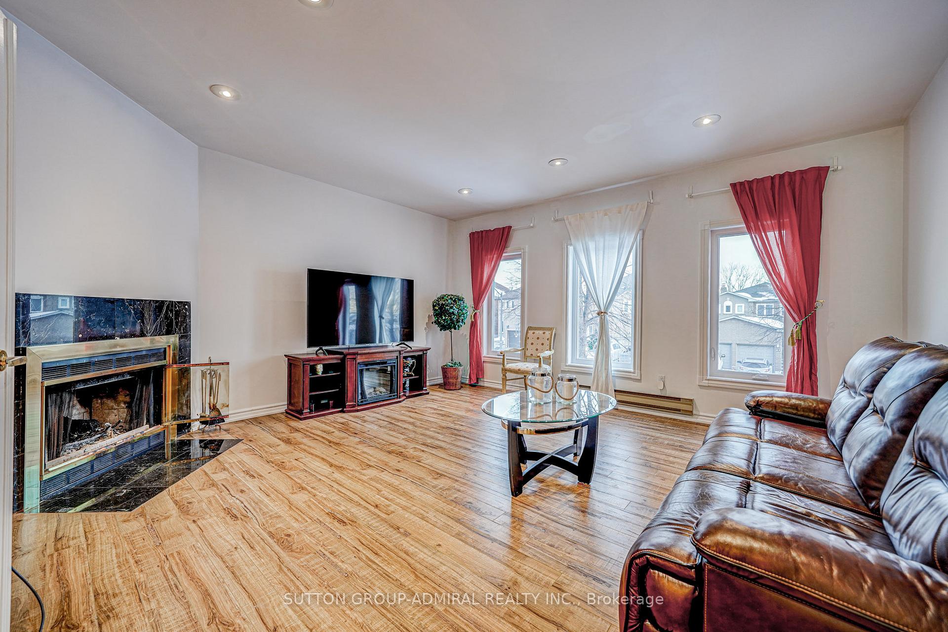 Photo 18 of Unit Main, 62 Venice Crescent, Vaughan, Beverley Glen — HOMEH