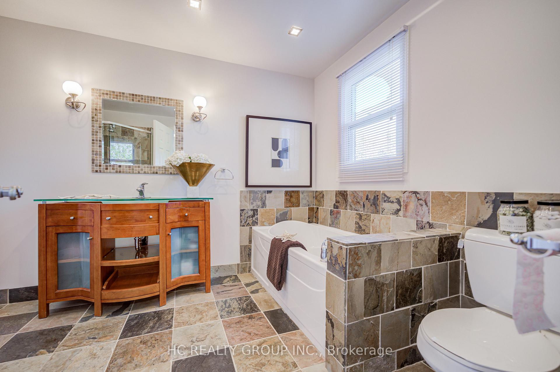 Photo 22 of 51 Mountfield Crescent, Vaughan, Brownridge — HOMEH