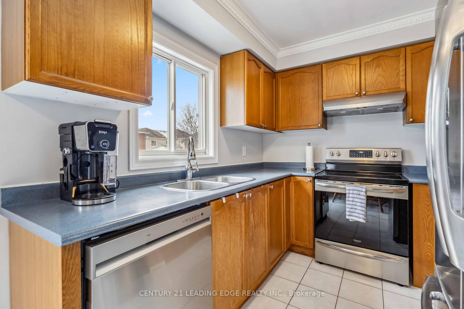 Photo 10 of 68 Melody Drive, Whitby, Brooklin — HOMEH