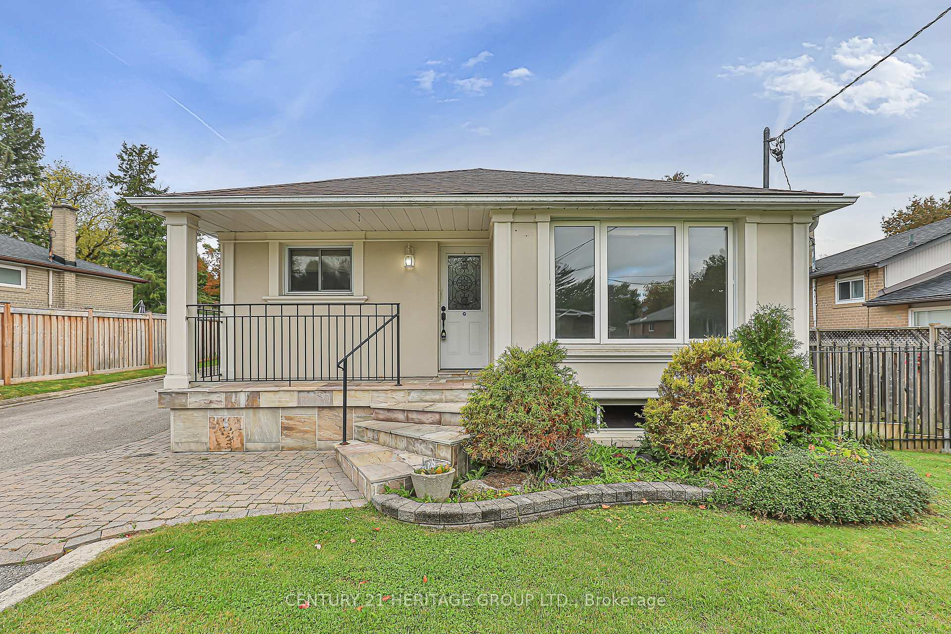 Photo 1 of 26 Knowles Crescent, Aurora, Aurora Highlands — HOMEH