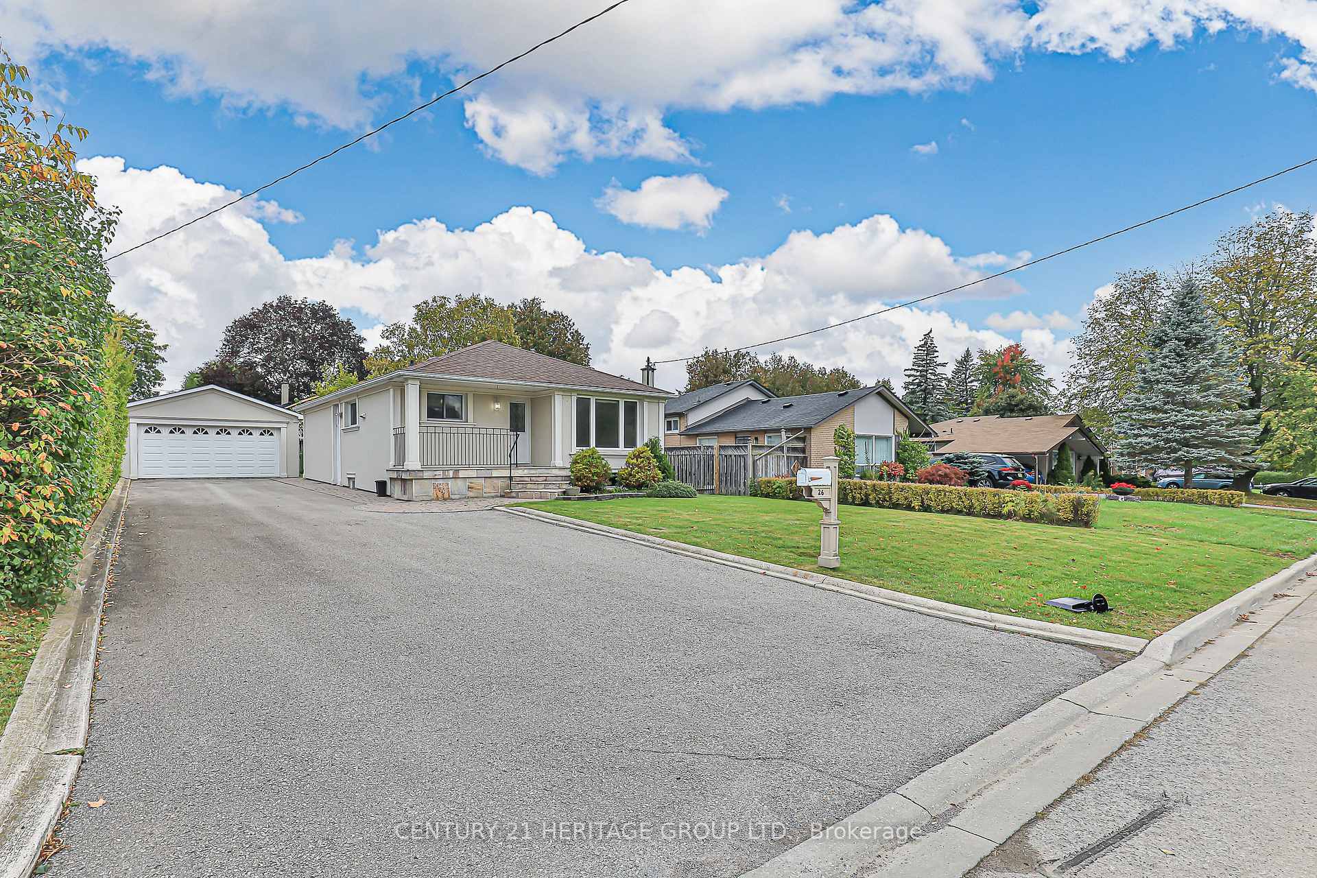Photo 2 of 26 Knowles Crescent, Aurora, Aurora Highlands — HOMEH