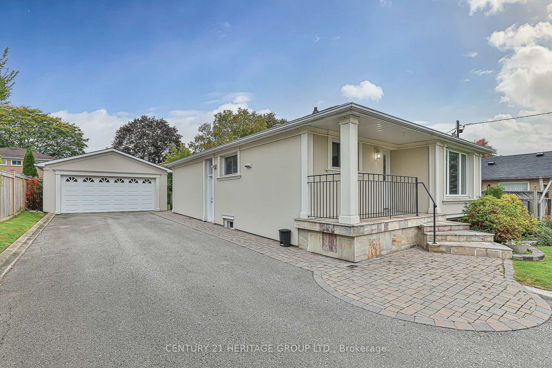 Photo 5 of 26 Knowles Crescent, Aurora, Aurora Highlands — HOMEH