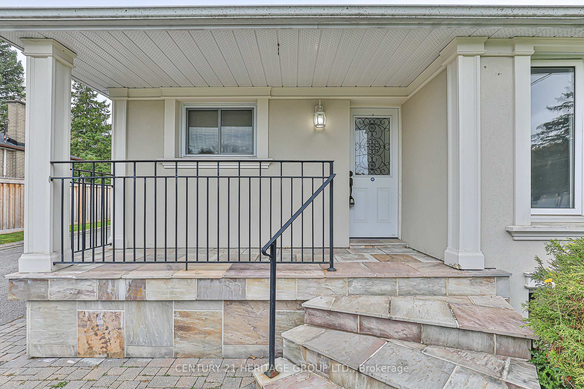 Photo 3 of 26 Knowles Crescent, Aurora, Aurora Highlands — HOMEH