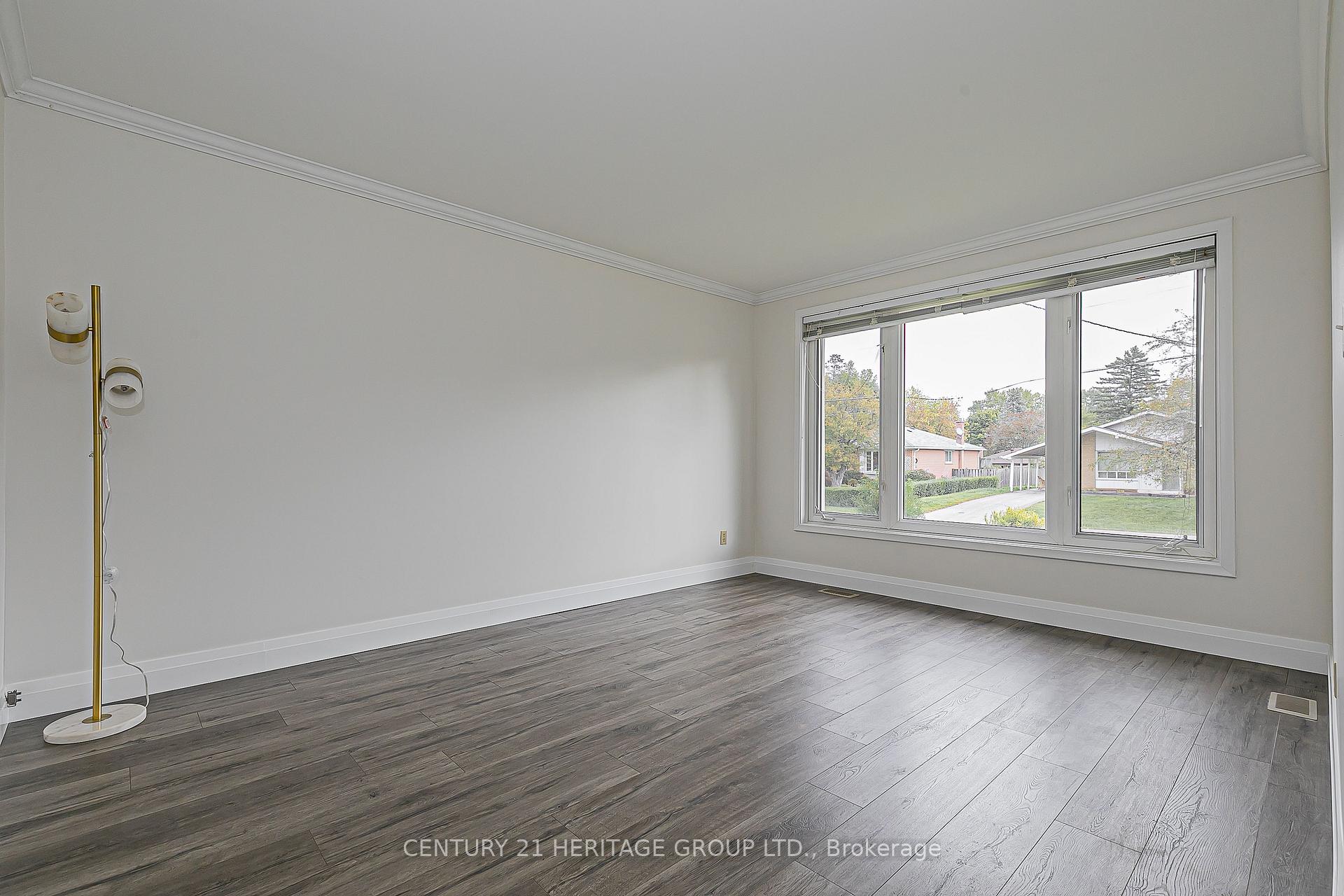 Photo 6 of 26 Knowles Crescent, Aurora, Aurora Highlands — HOMEH