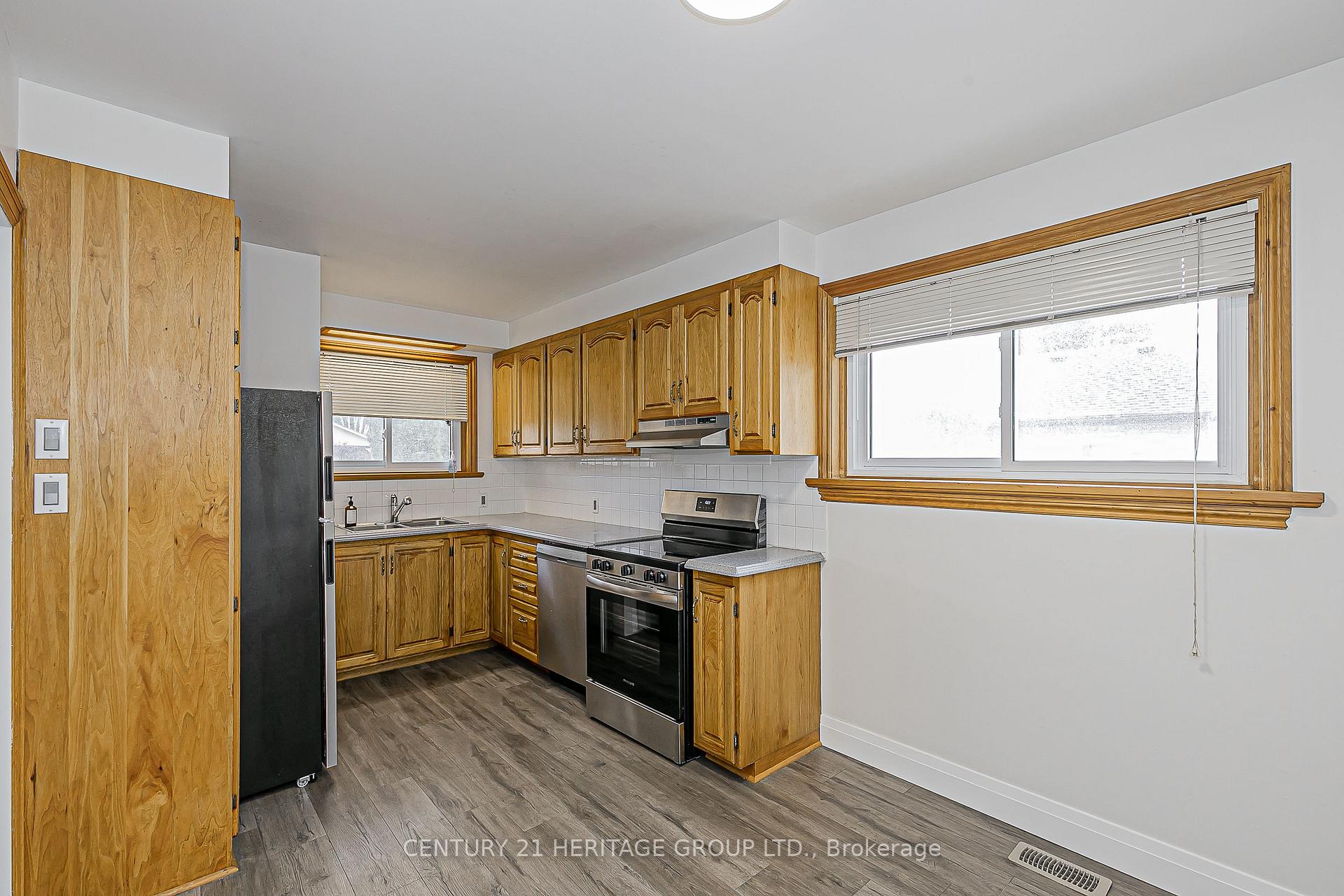 Photo 11 of 26 Knowles Crescent, Aurora, Aurora Highlands — HOMEH