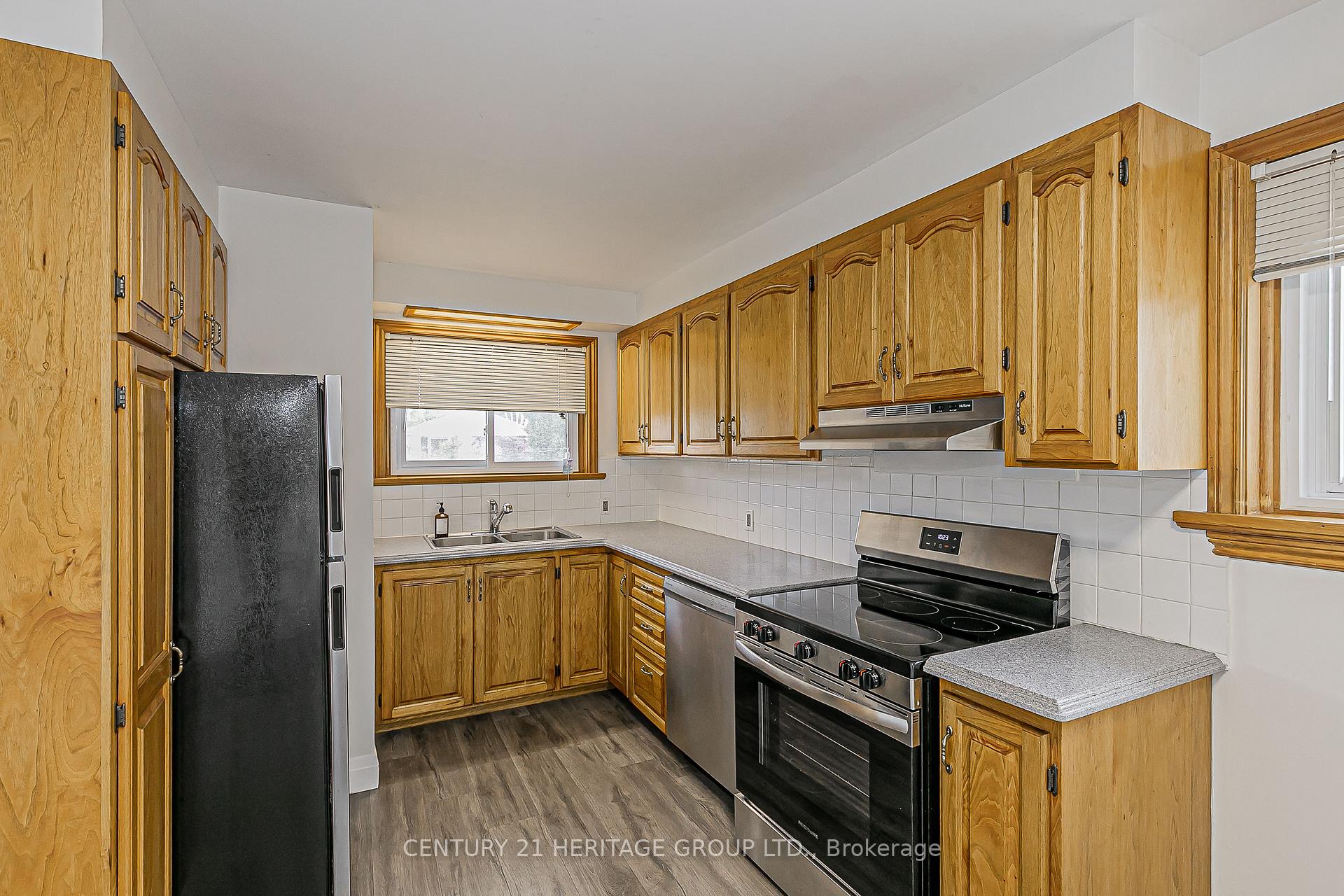 Photo 7 of 26 Knowles Crescent, Aurora, Aurora Highlands — HOMEH