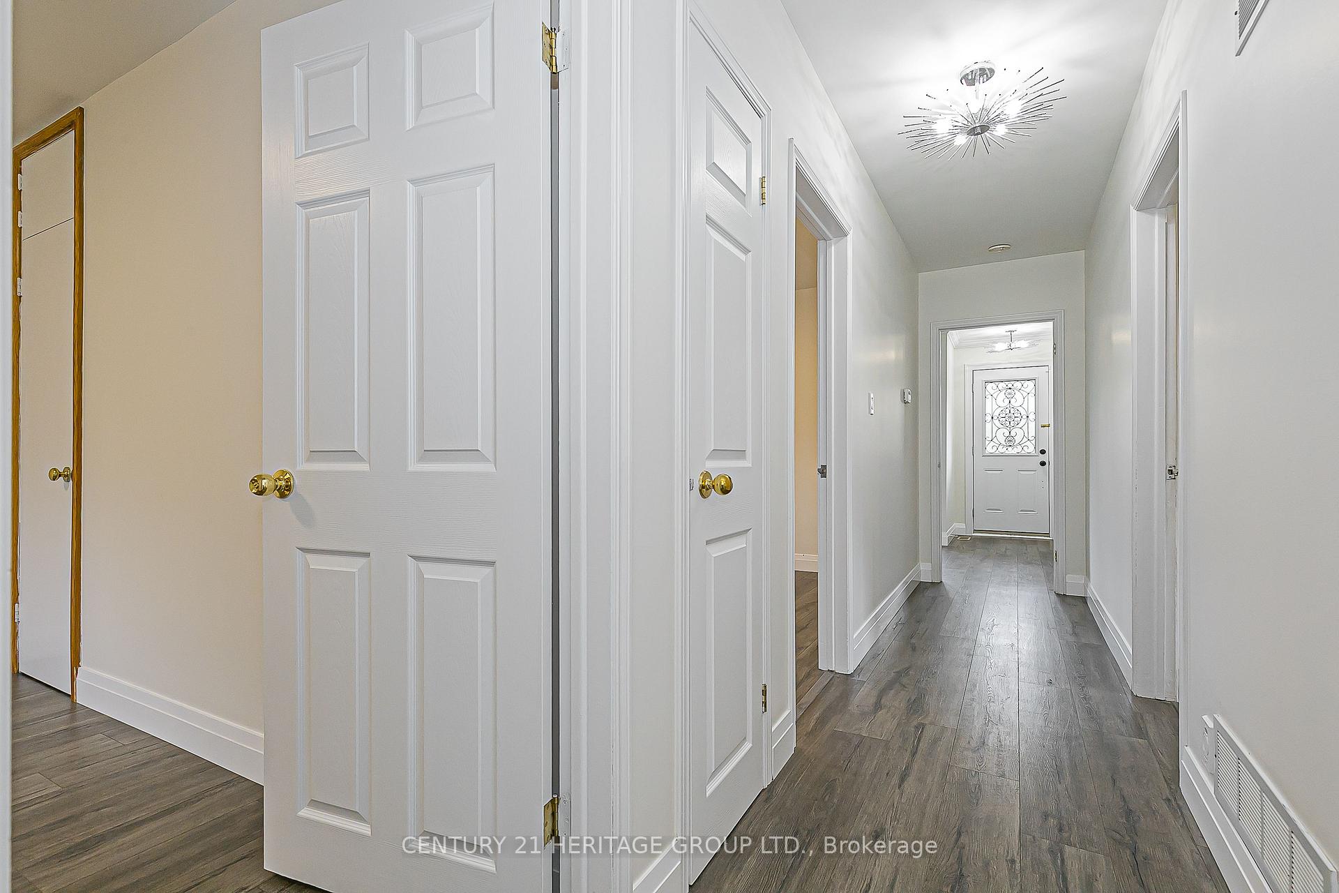 Photo 10 of 26 Knowles Crescent, Aurora, Aurora Highlands — HOMEH