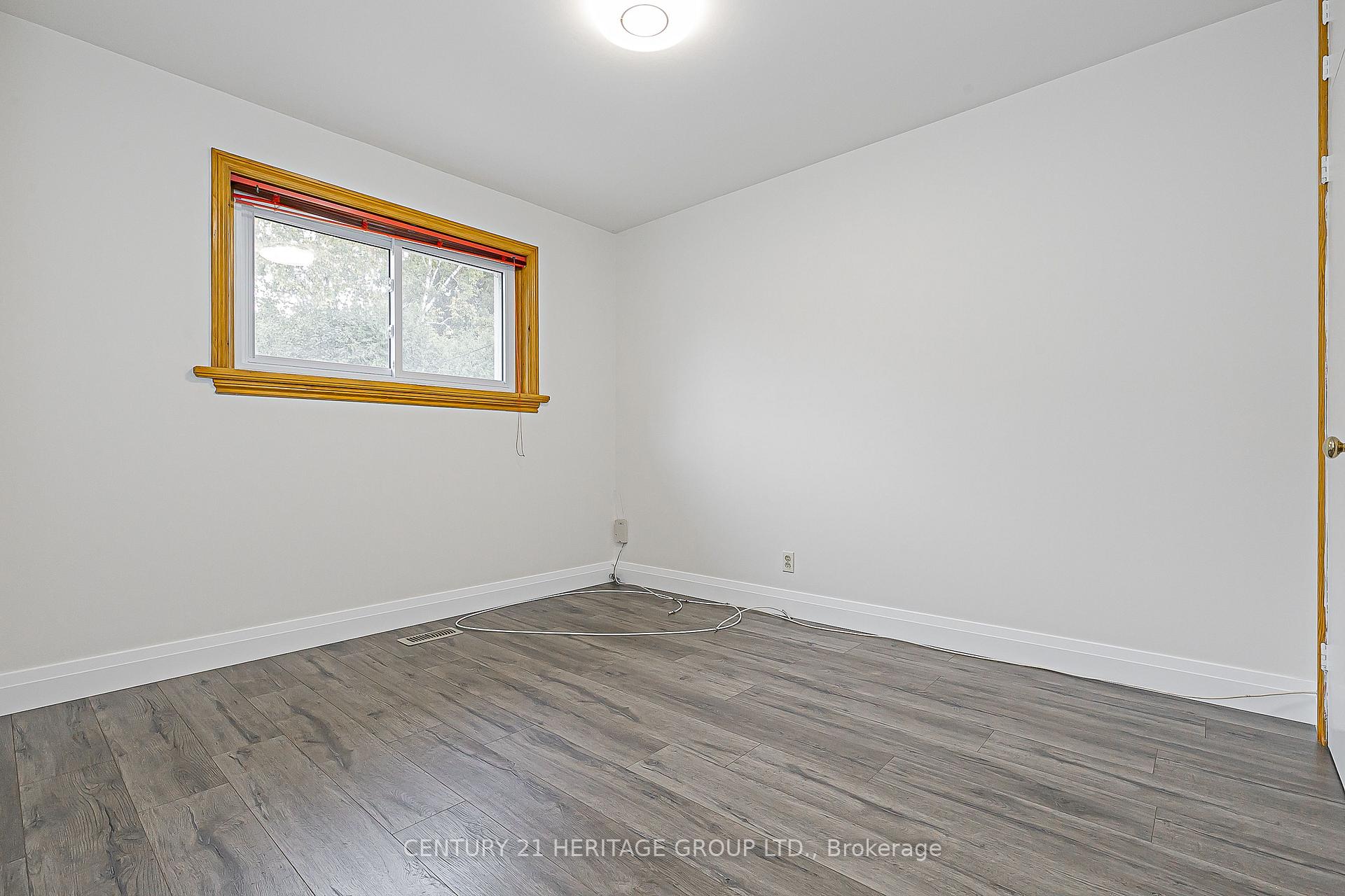 Photo 12 of 26 Knowles Crescent, Aurora, Aurora Highlands — HOMEH