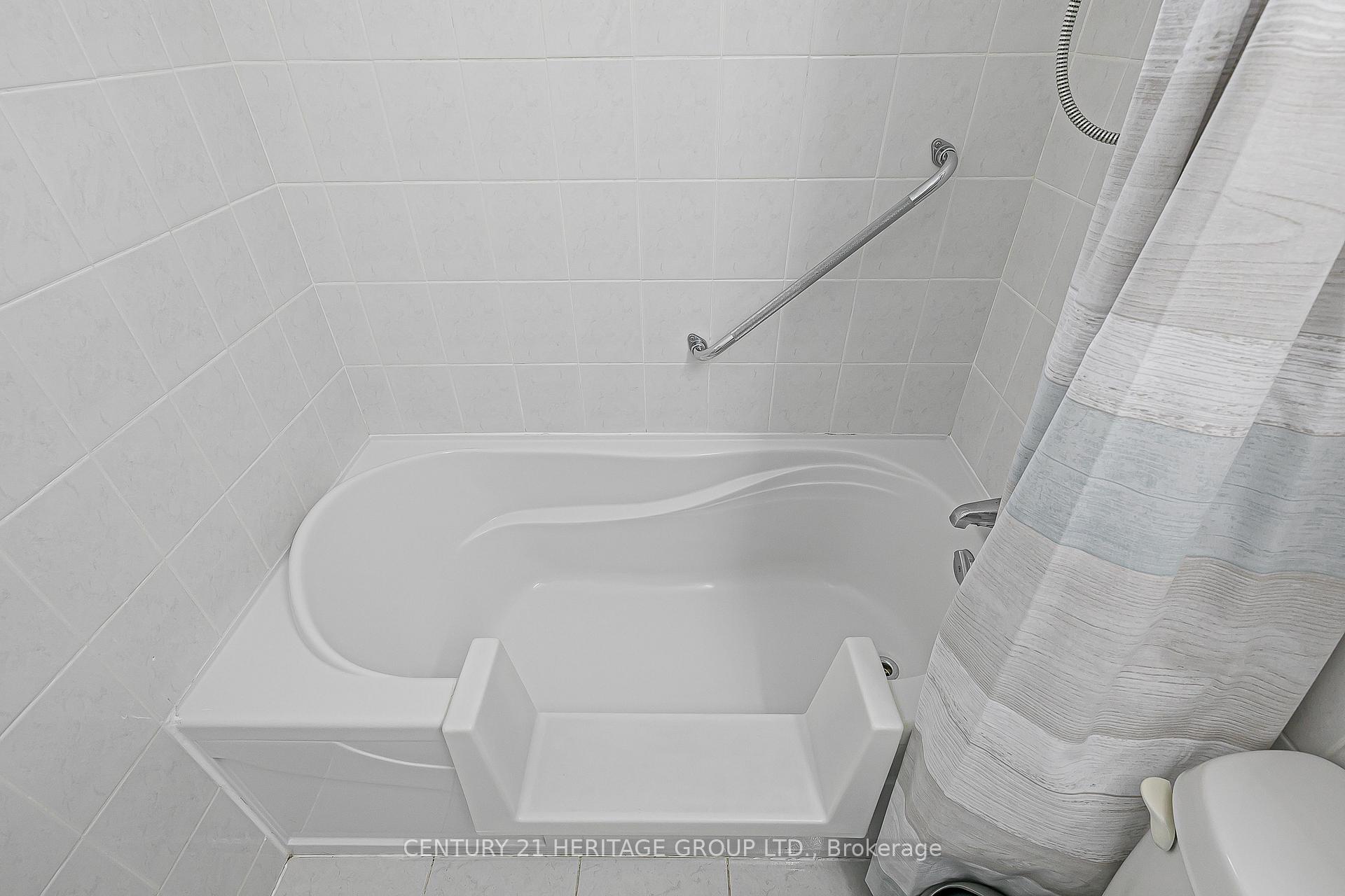 Photo 19 of 26 Knowles Crescent, Aurora, Aurora Highlands — HOMEH