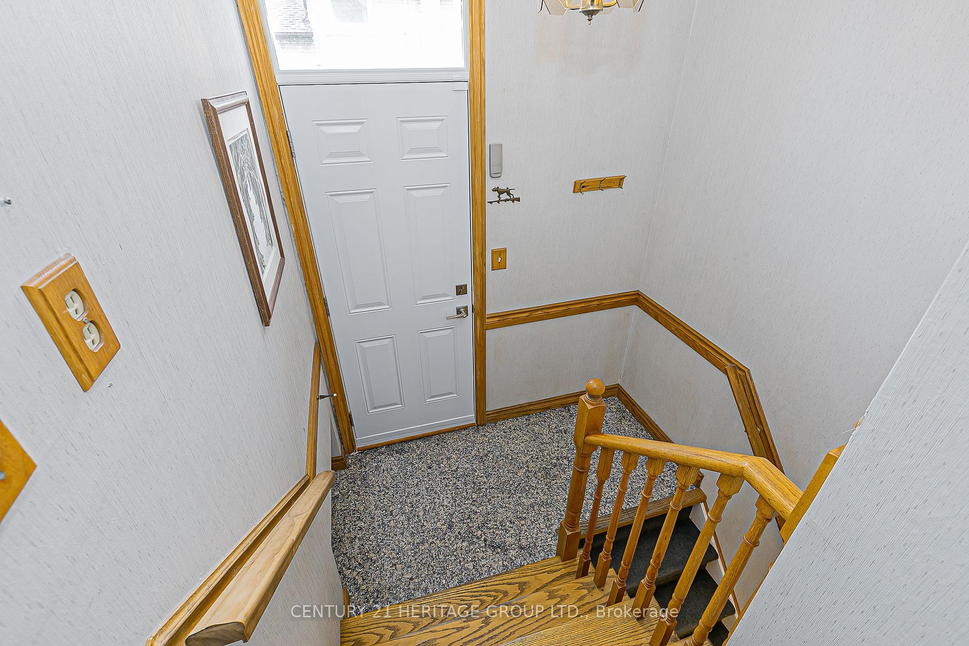 Photo 22 of 26 Knowles Crescent, Aurora, Aurora Highlands — HOMEH