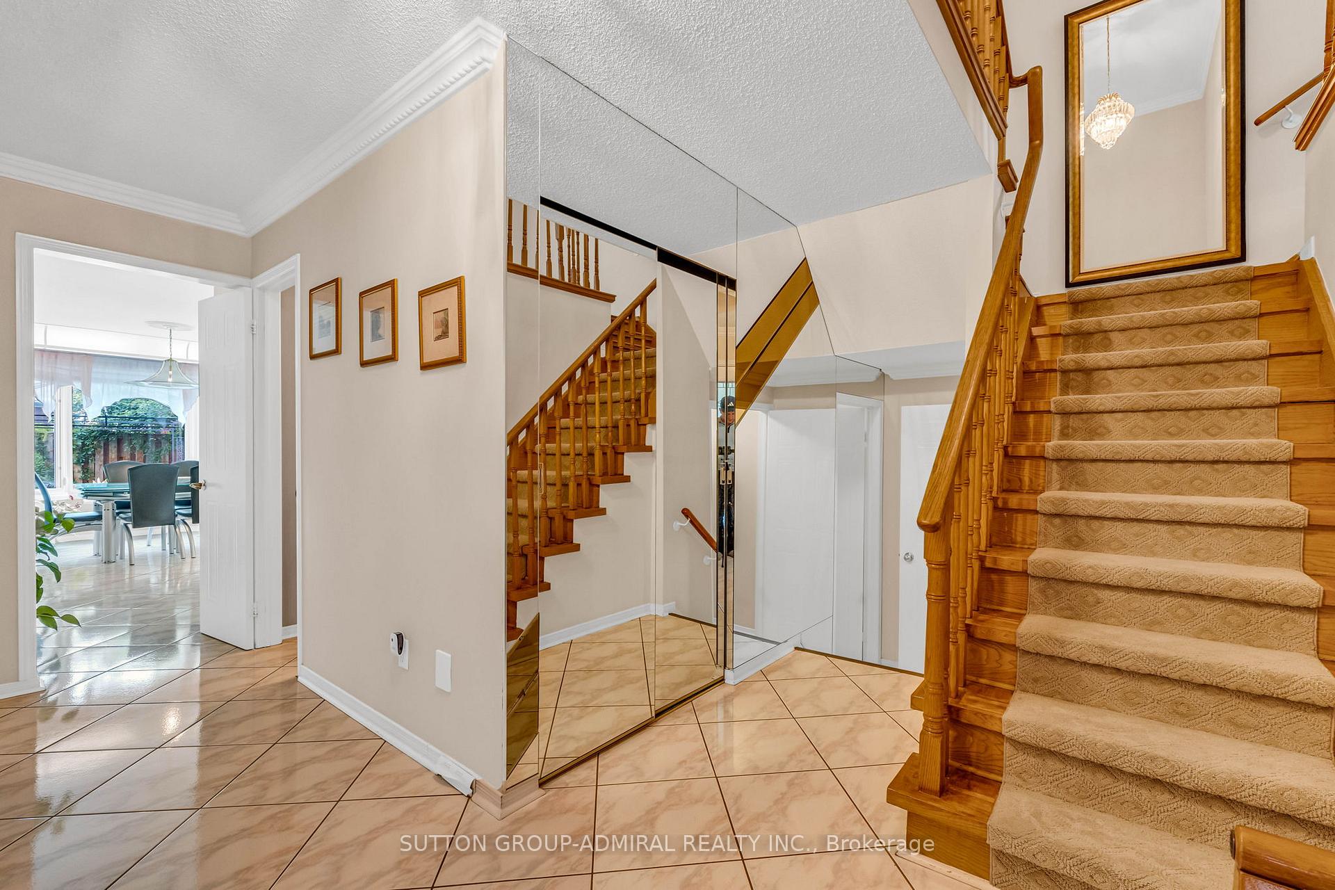 Photo 2 of 44 Brownridge Drive, Vaughan, Brownridge — HOMEH