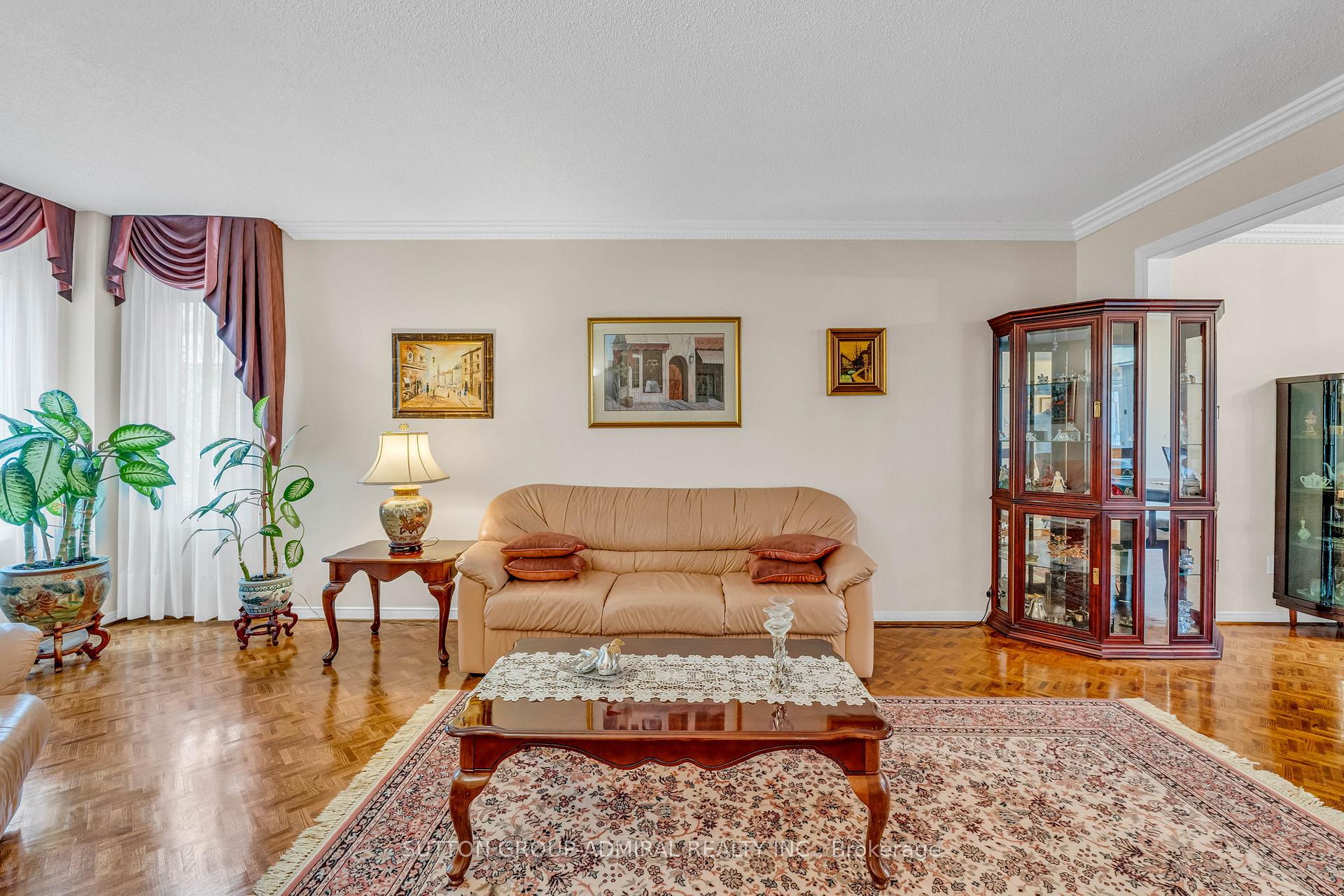 Photo 3 of 44 Brownridge Drive, Vaughan, Brownridge — HOMEH