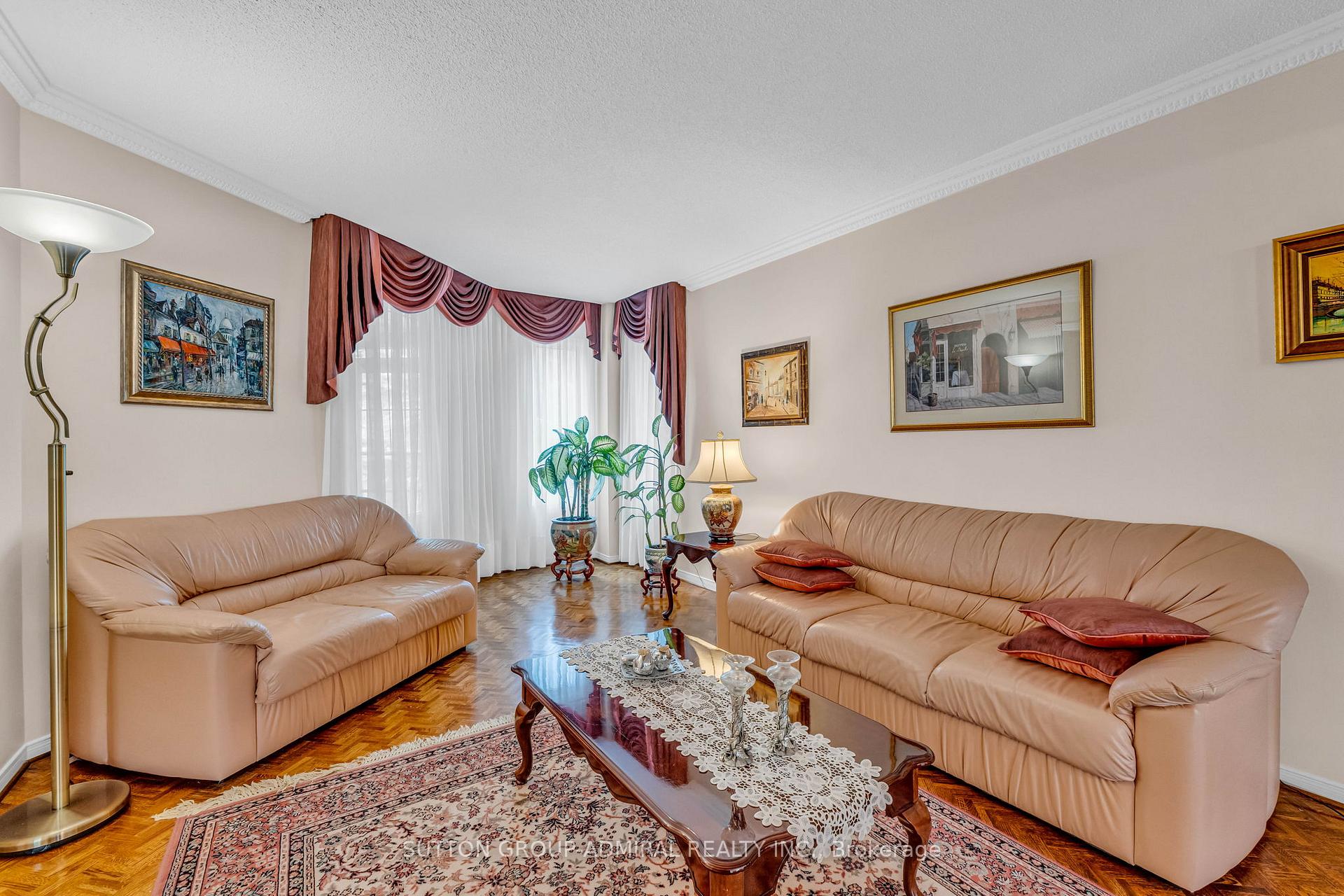 Photo 4 of 44 Brownridge Drive, Vaughan, Brownridge — HOMEH