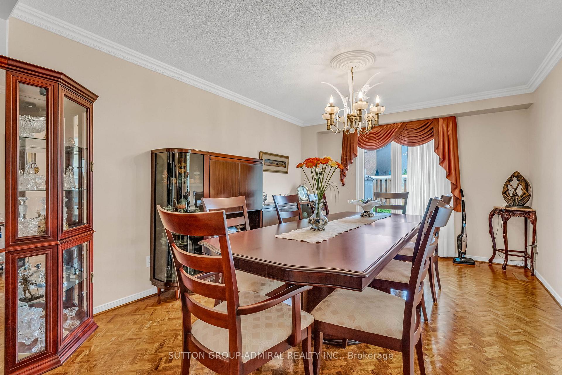 Photo 7 of 44 Brownridge Drive, Vaughan, Brownridge — HOMEH