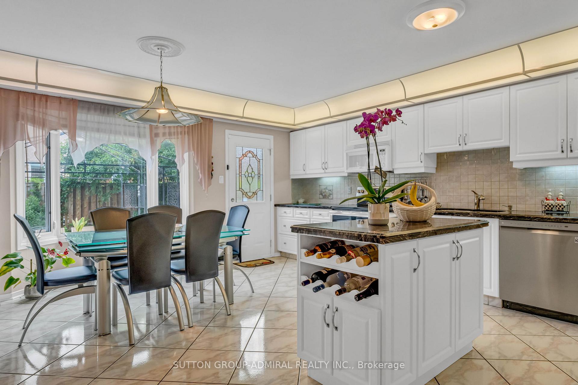 Photo 9 of 44 Brownridge Drive, Vaughan, Brownridge — HOMEH