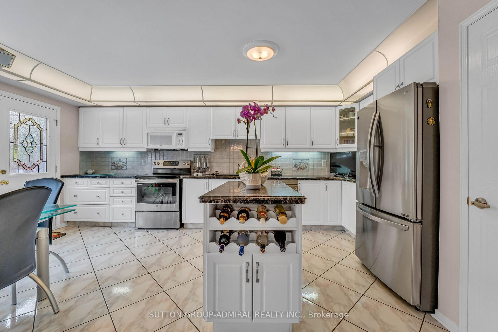 Photo 10 of 44 Brownridge Drive, Vaughan, Brownridge — HOMEH