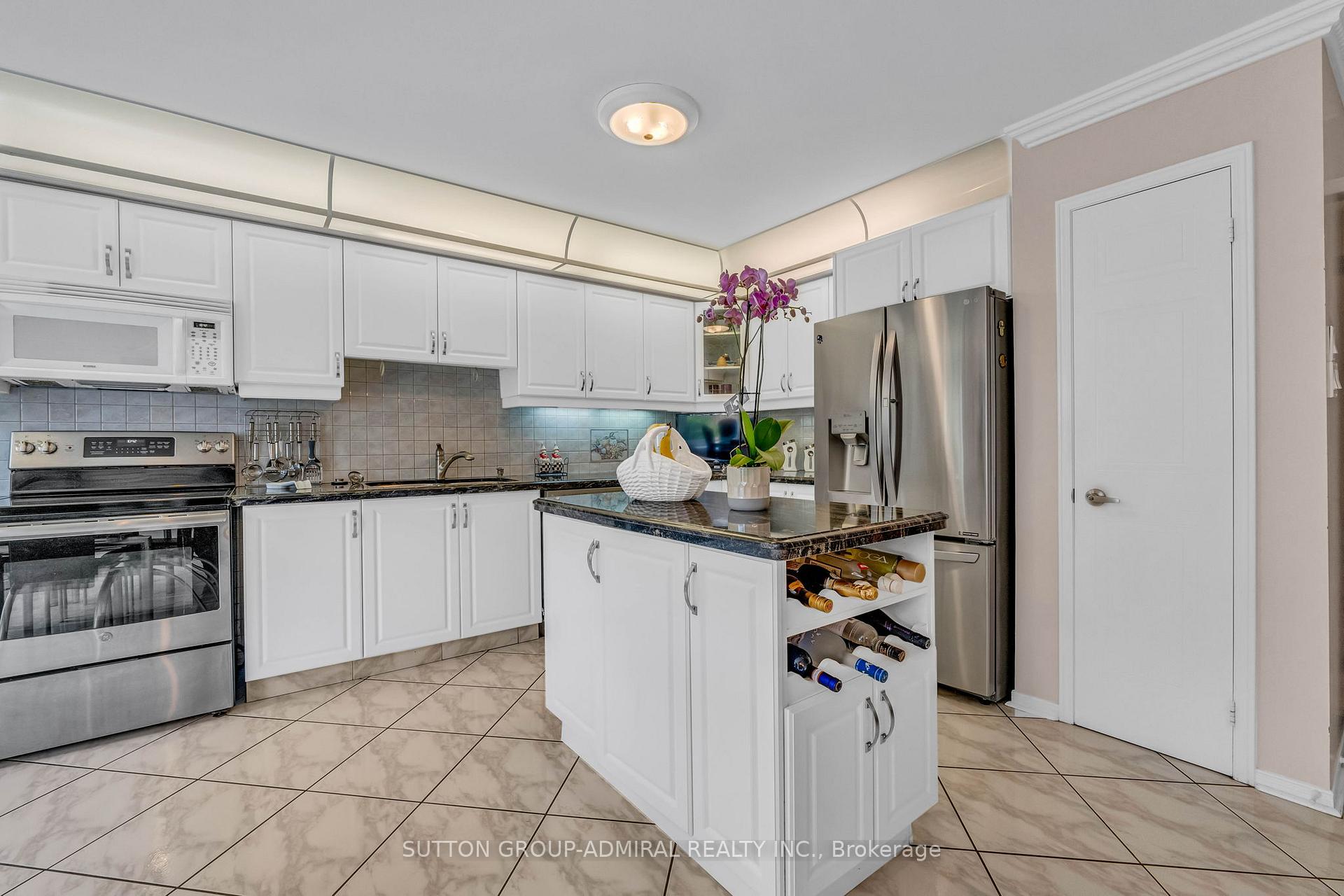Photo 11 of 44 Brownridge Drive, Vaughan, Brownridge — HOMEH