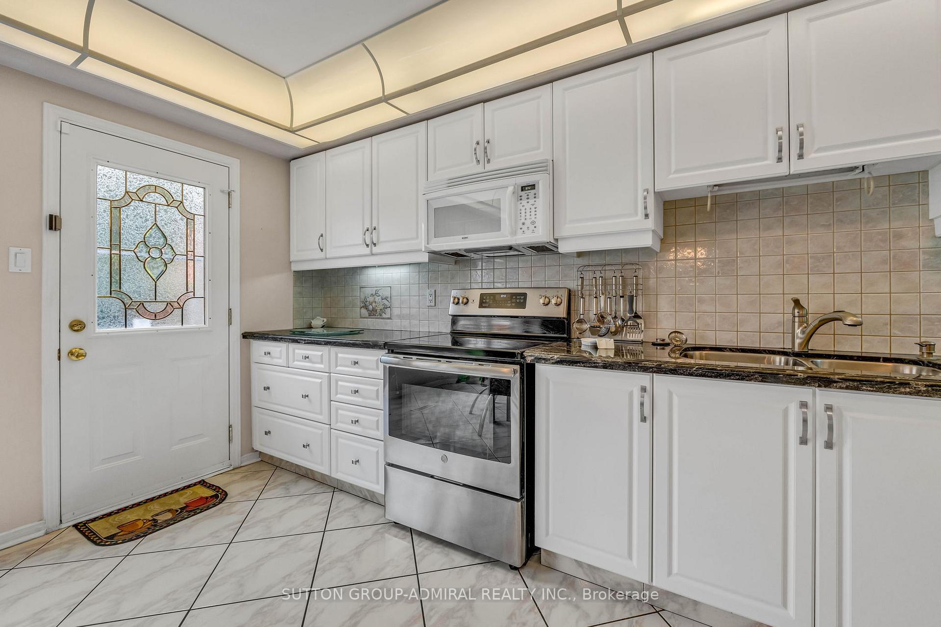 Photo 13 of 44 Brownridge Drive, Vaughan, Brownridge — HOMEH