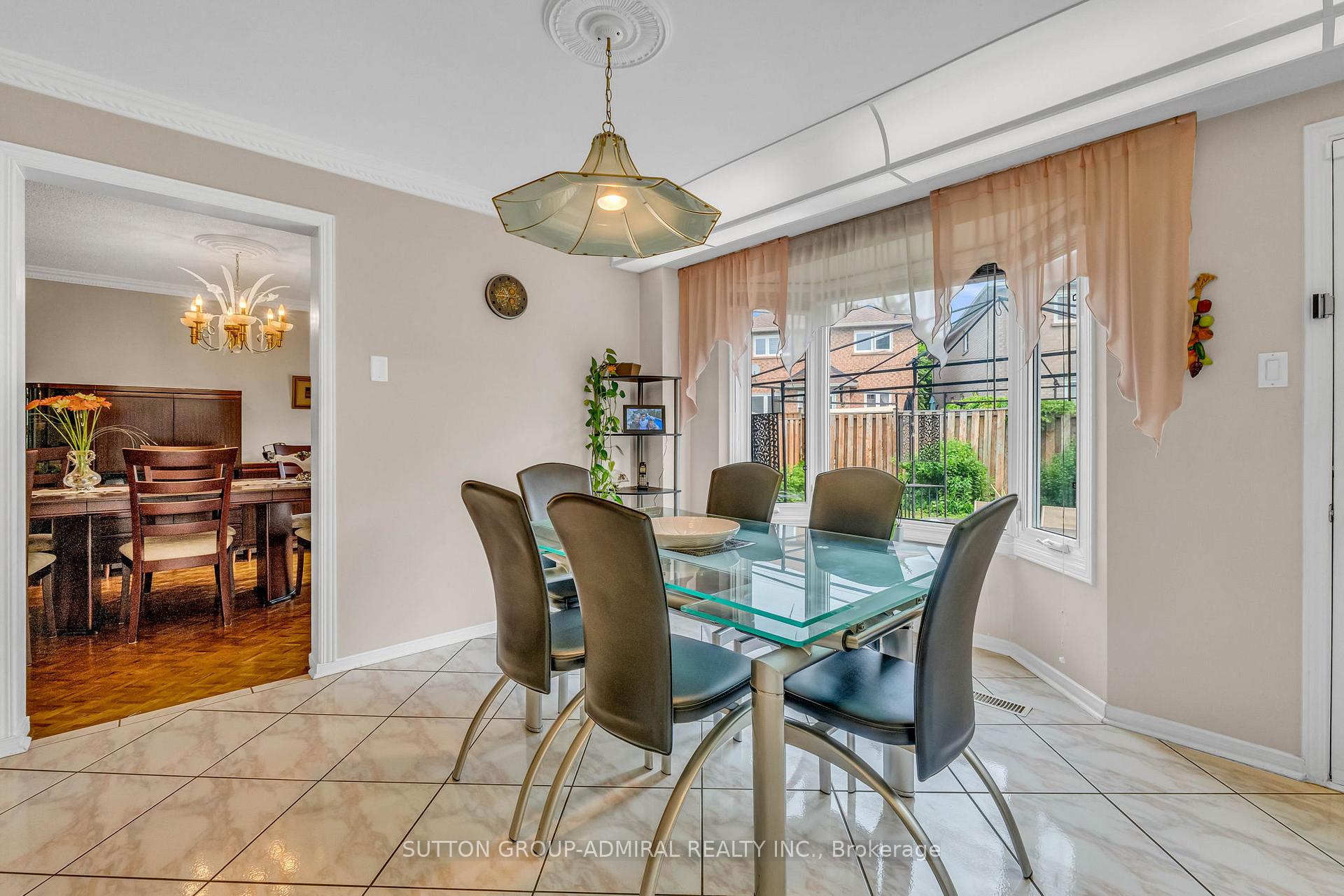 Photo 14 of 44 Brownridge Drive, Vaughan, Brownridge — HOMEH