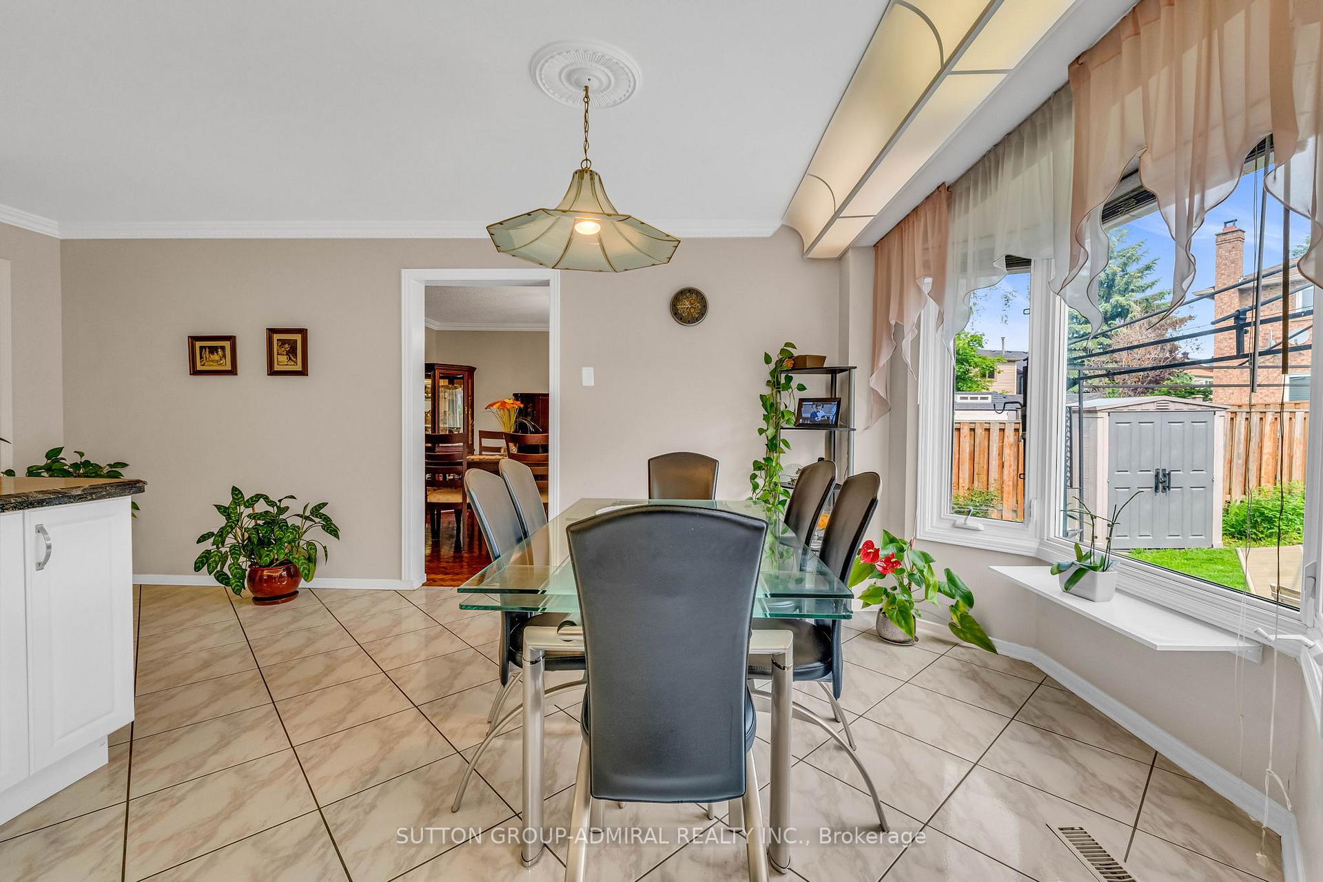 Photo 15 of 44 Brownridge Drive, Vaughan, Brownridge — HOMEH