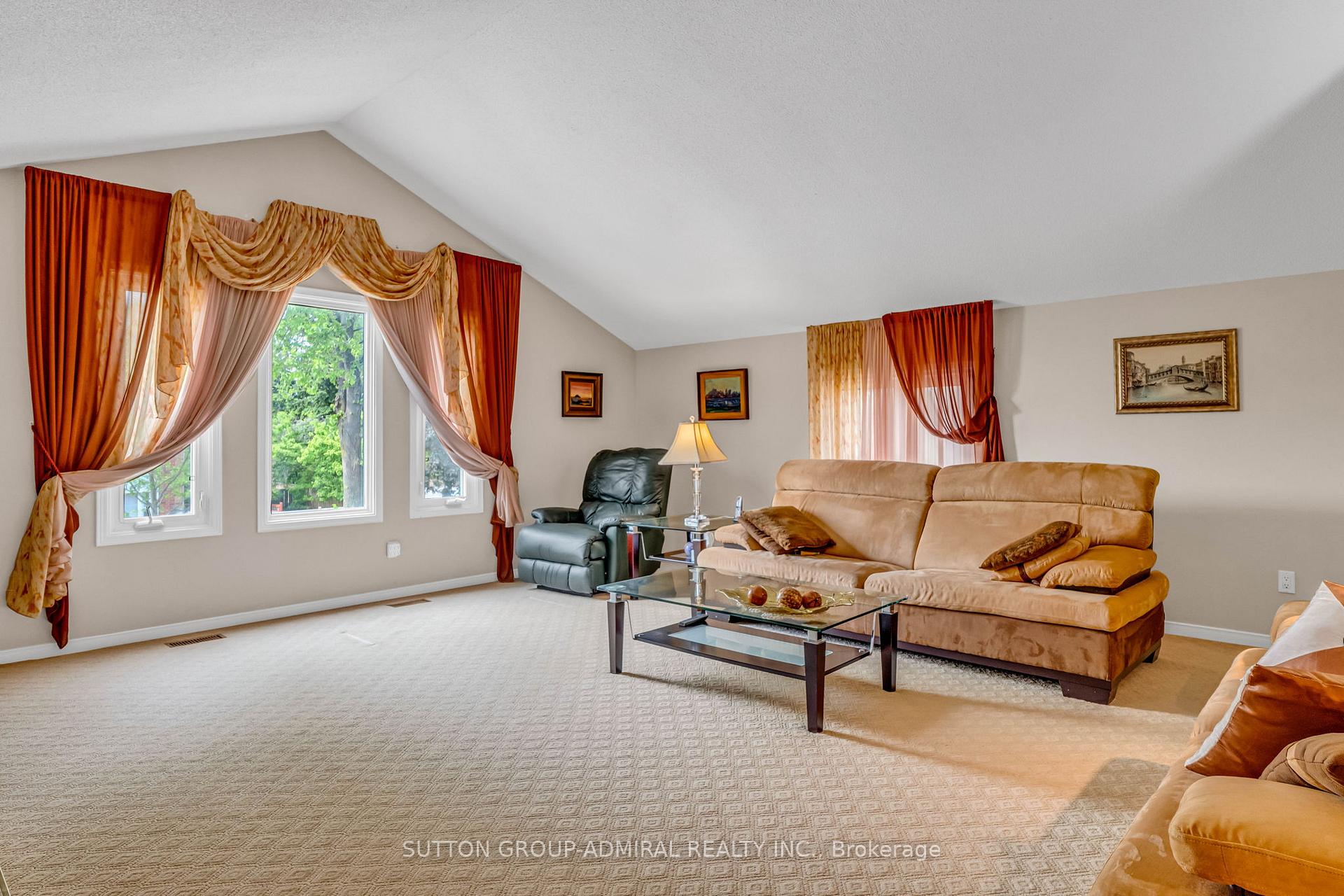 Photo 16 of 44 Brownridge Drive, Vaughan, Brownridge — HOMEH