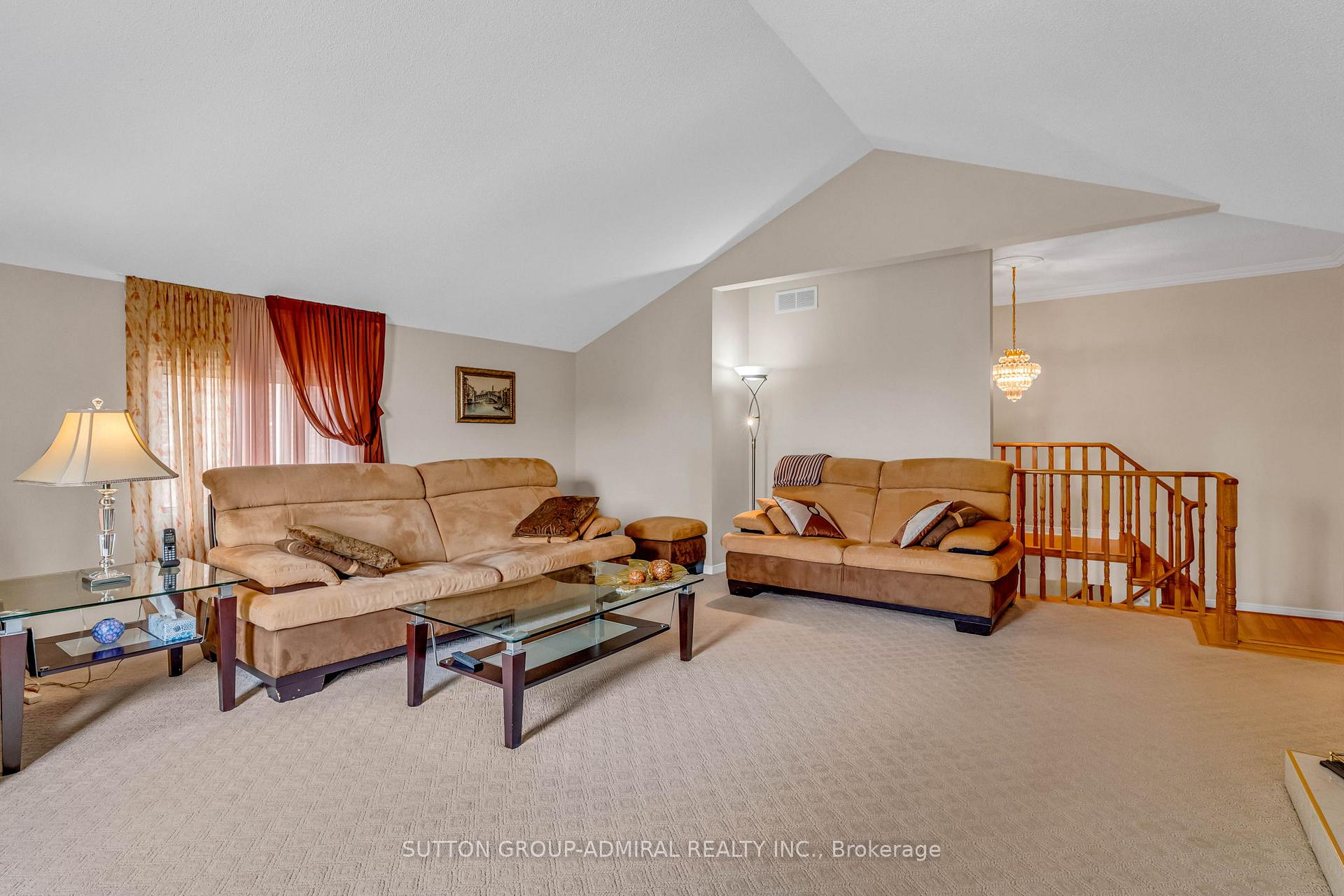 Photo 17 of 44 Brownridge Drive, Vaughan, Brownridge — HOMEH