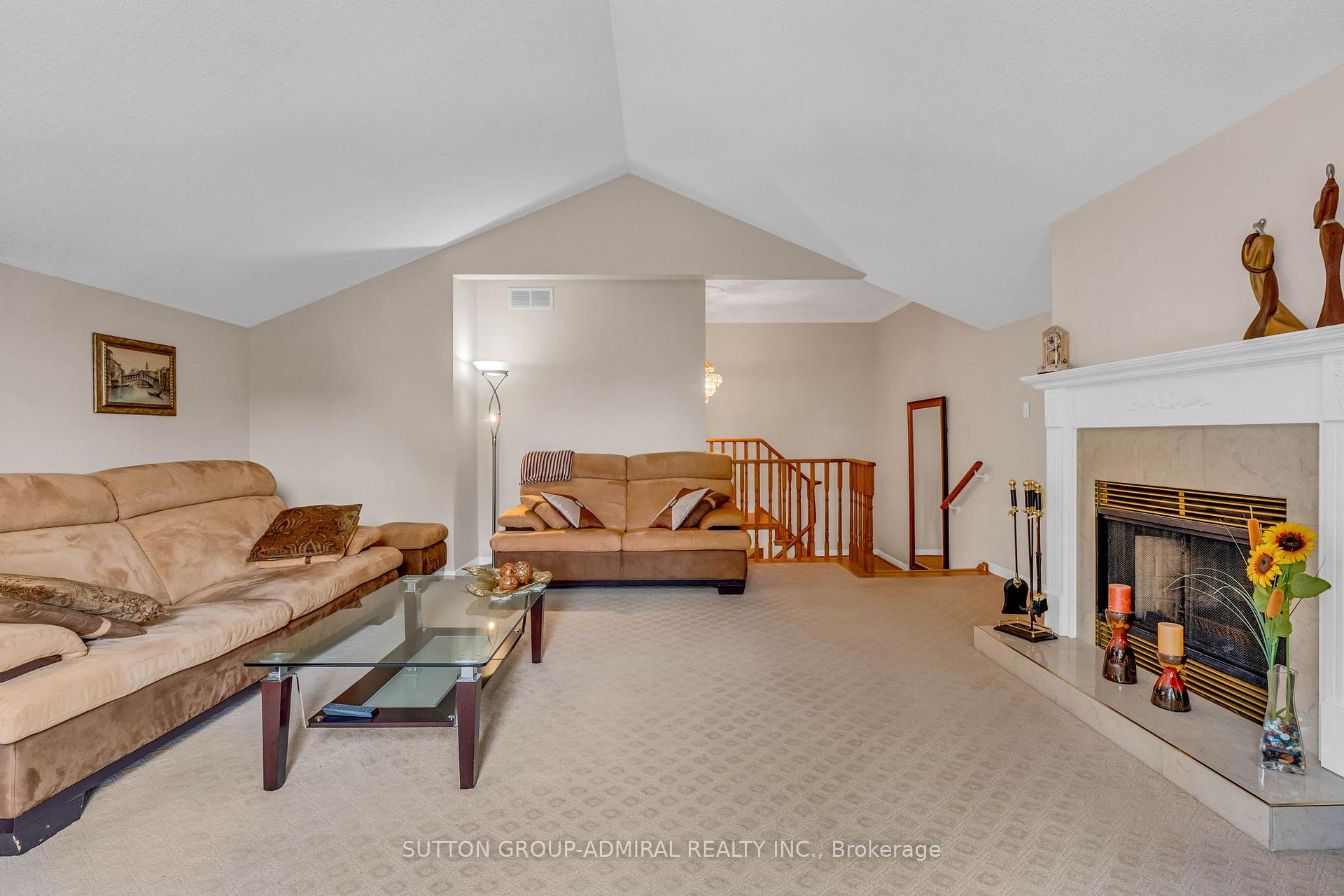 Photo 18 of 44 Brownridge Drive, Vaughan, Brownridge — HOMEH