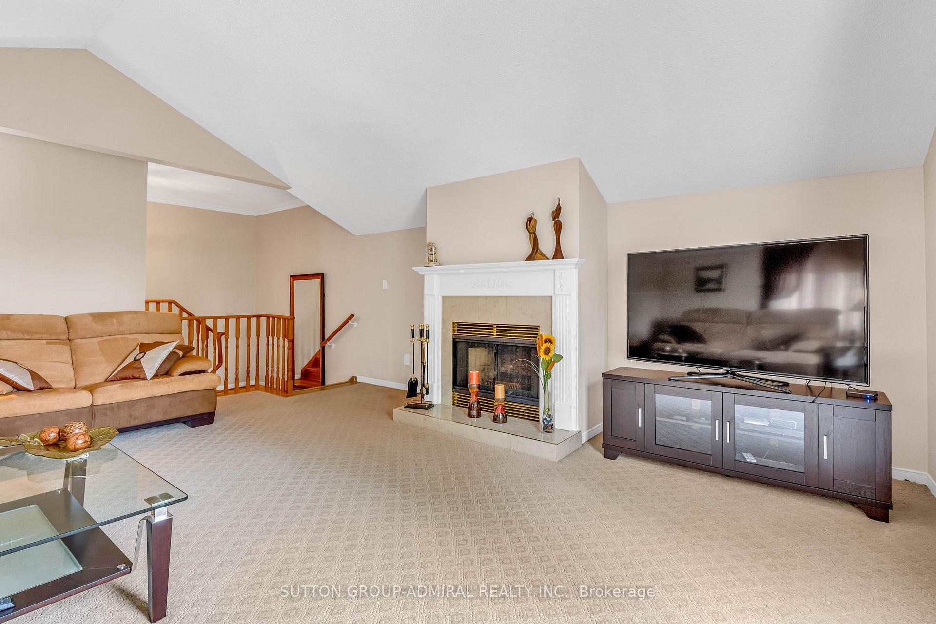 Photo 19 of 44 Brownridge Drive, Vaughan, Brownridge — HOMEH