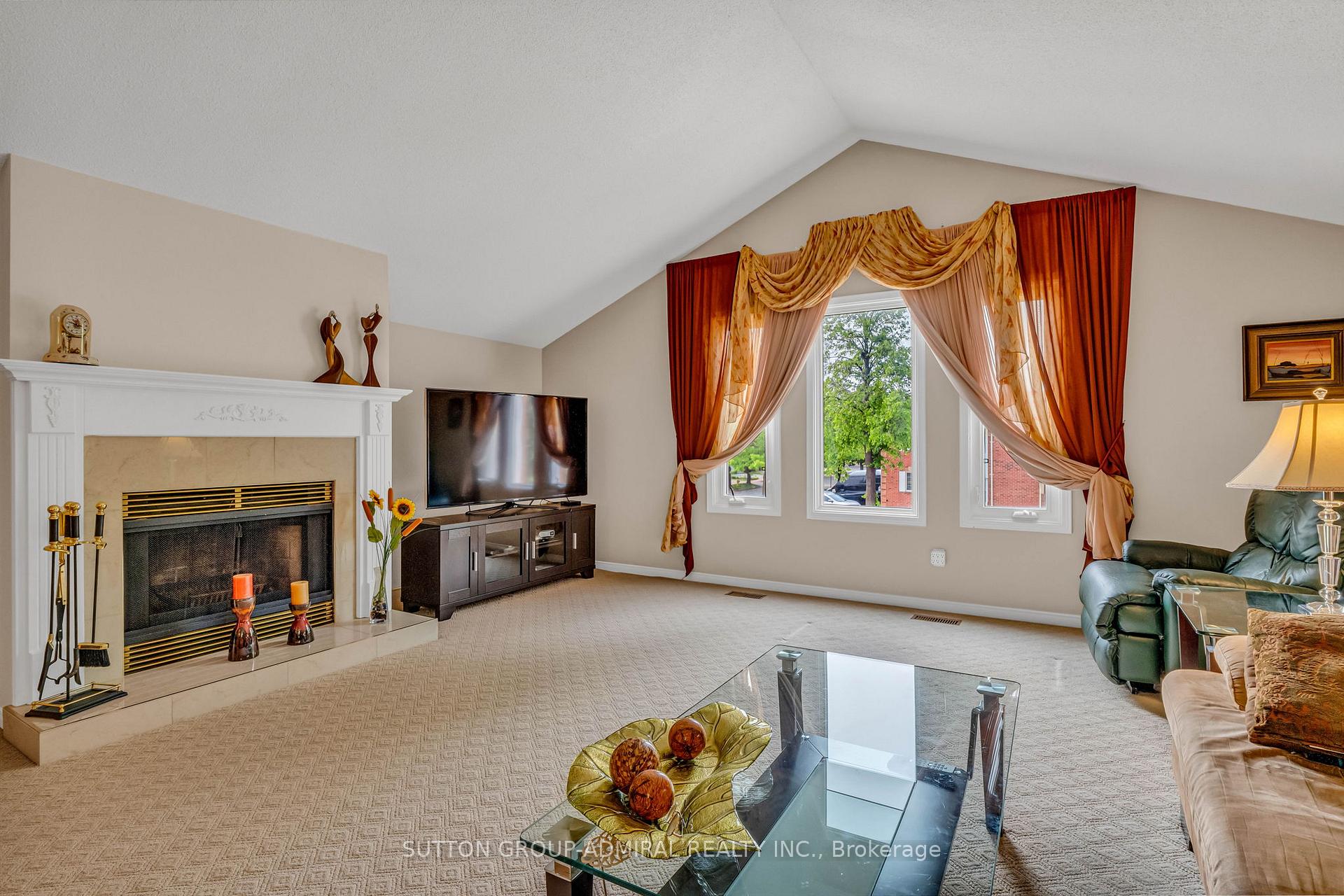 Photo 20 of 44 Brownridge Drive, Vaughan, Brownridge — HOMEH