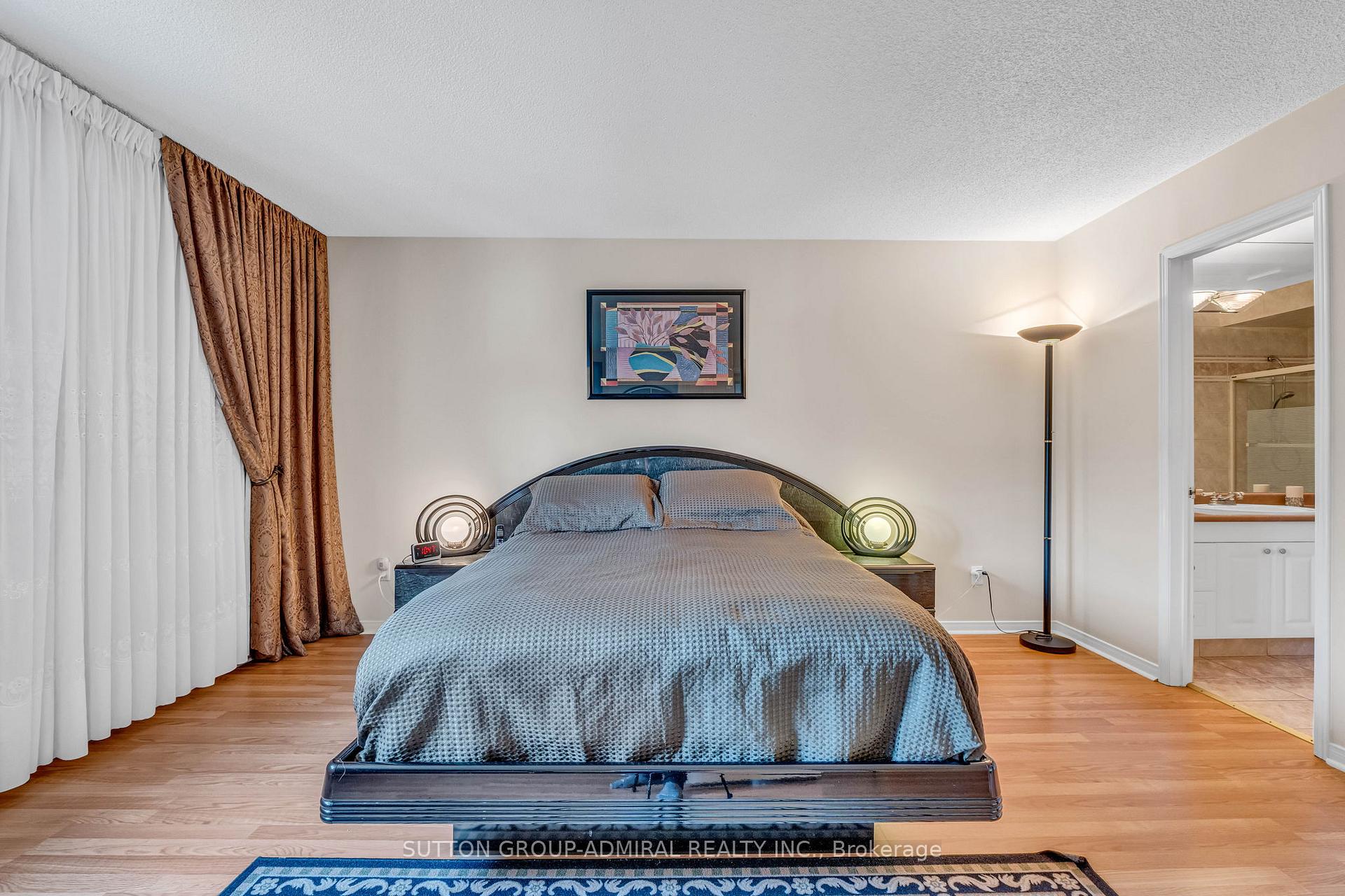 Photo 24 of 44 Brownridge Drive, Vaughan, Brownridge — HOMEH