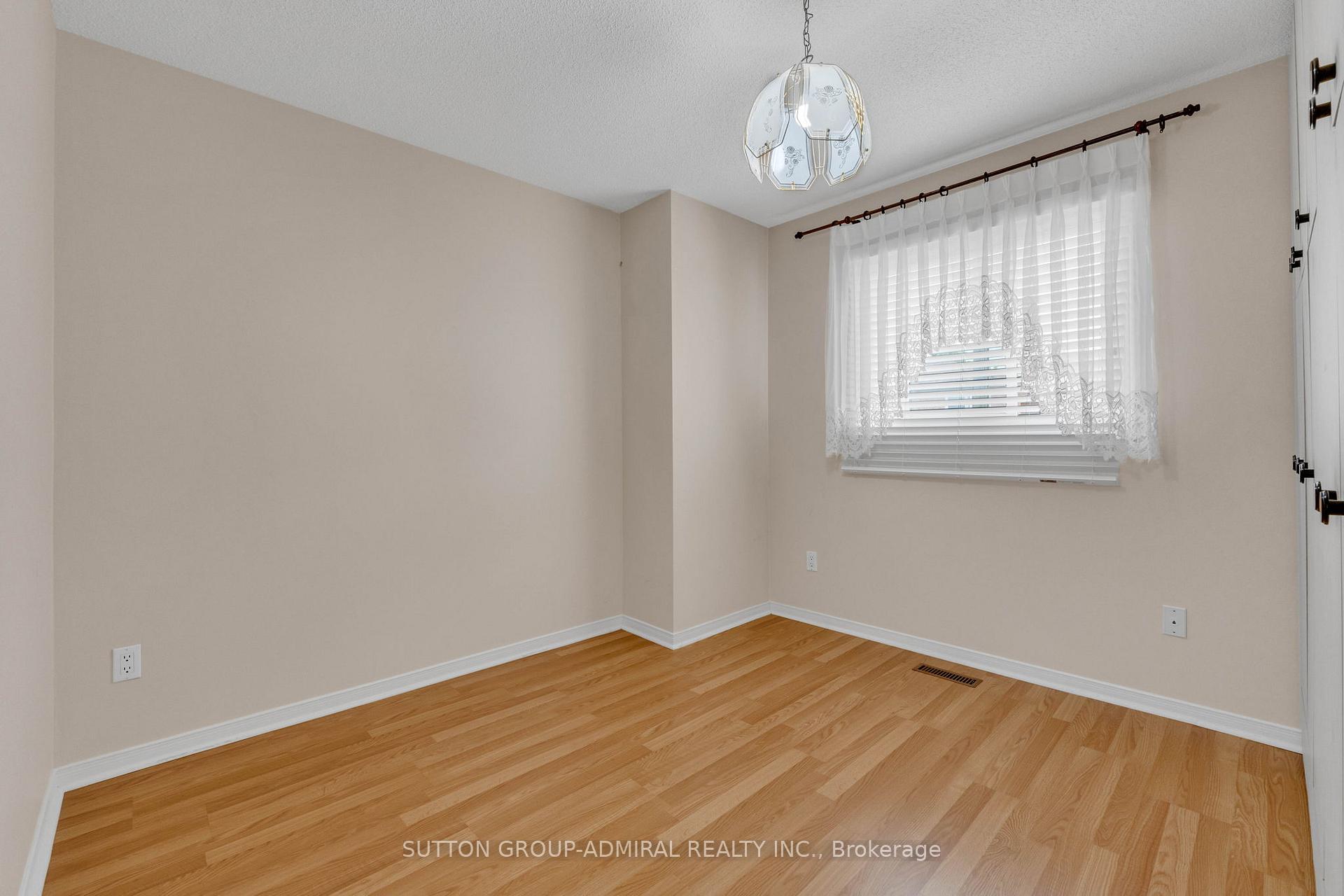 Photo 34 of 44 Brownridge Drive, Vaughan, Brownridge — HOMEH