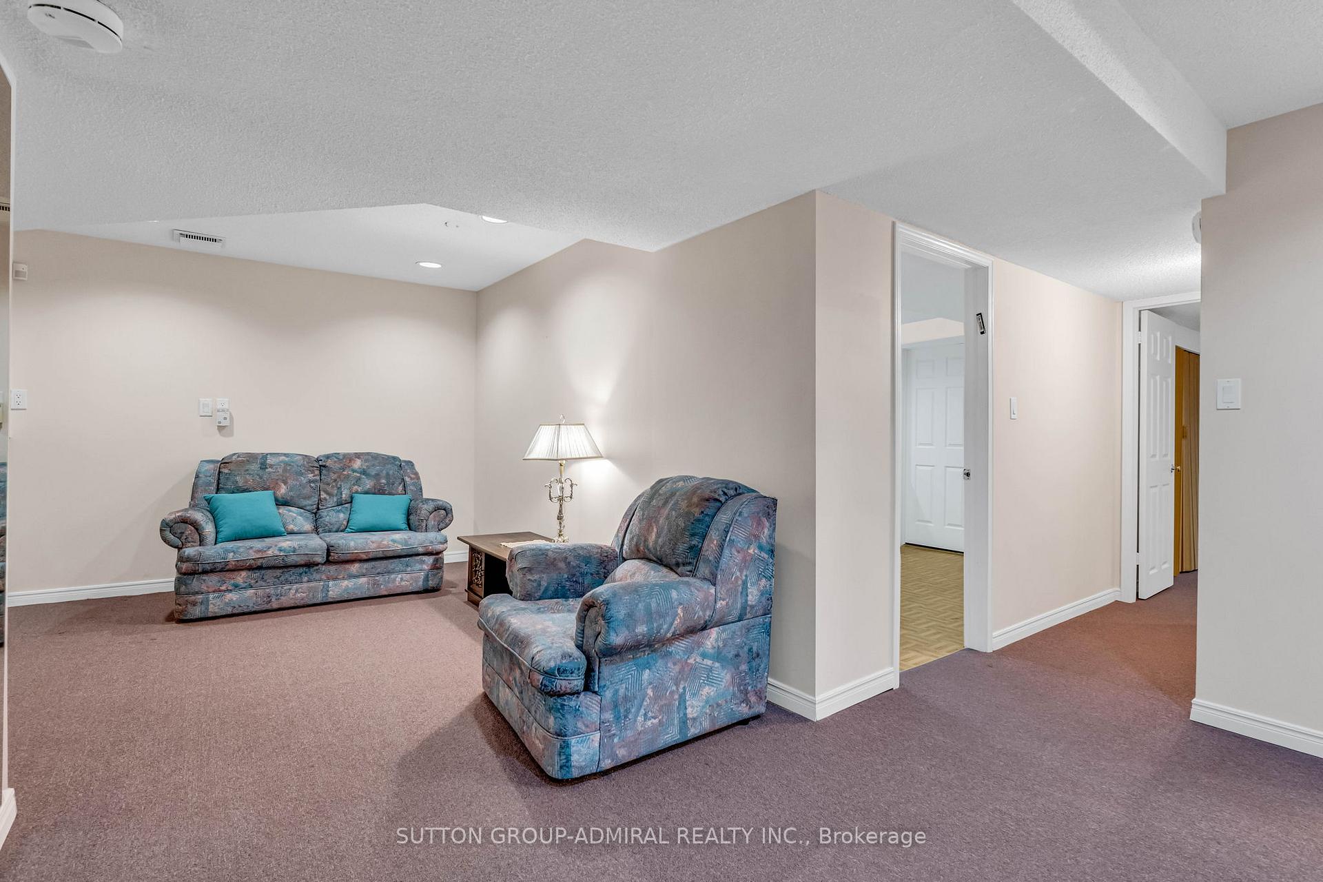 Photo 36 of 44 Brownridge Drive, Vaughan, Brownridge — HOMEH