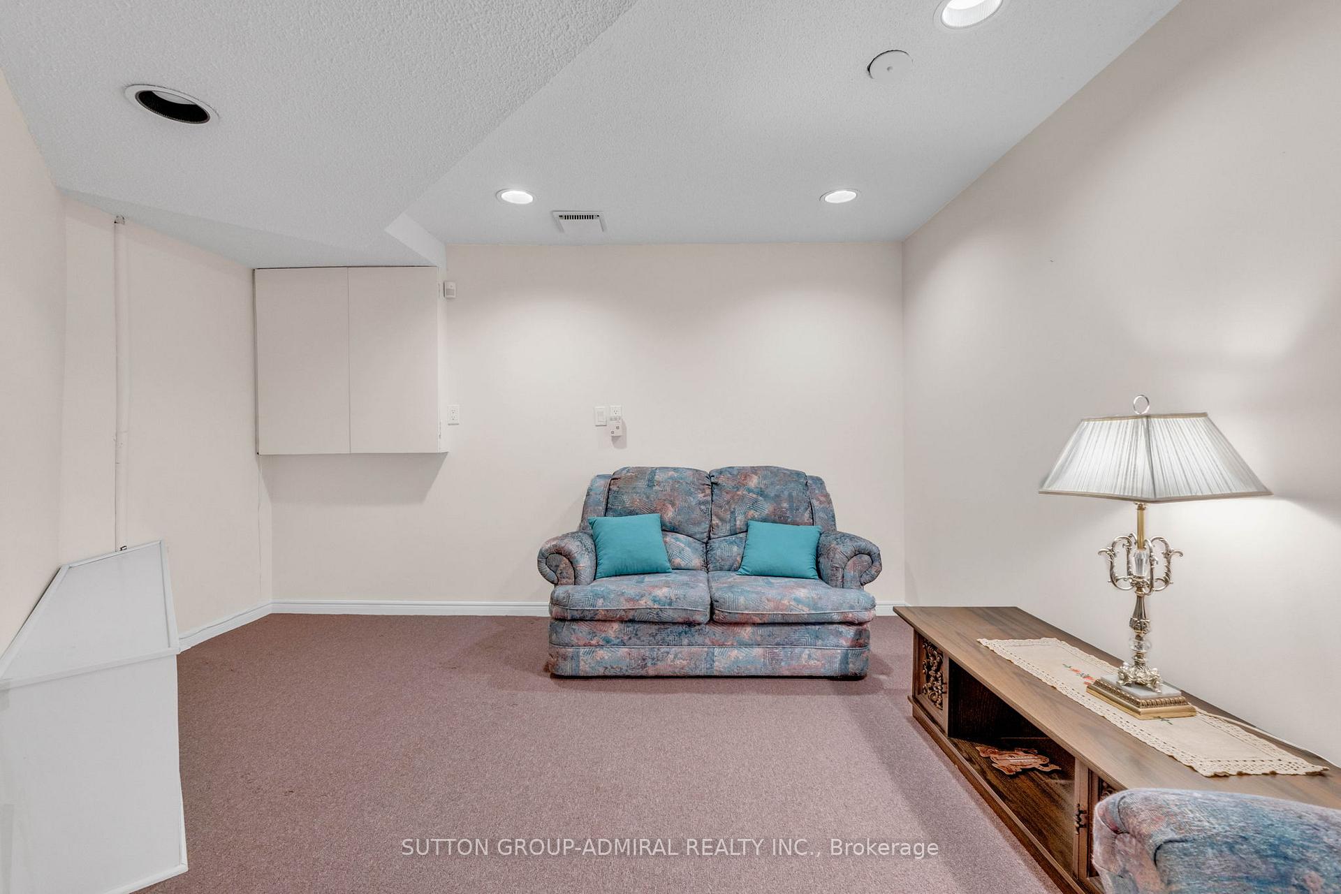 Photo 37 of 44 Brownridge Drive, Vaughan, Brownridge — HOMEH