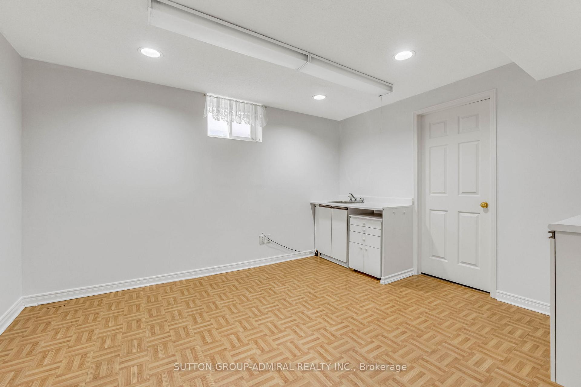 Photo 38 of 44 Brownridge Drive, Vaughan, Brownridge — HOMEH