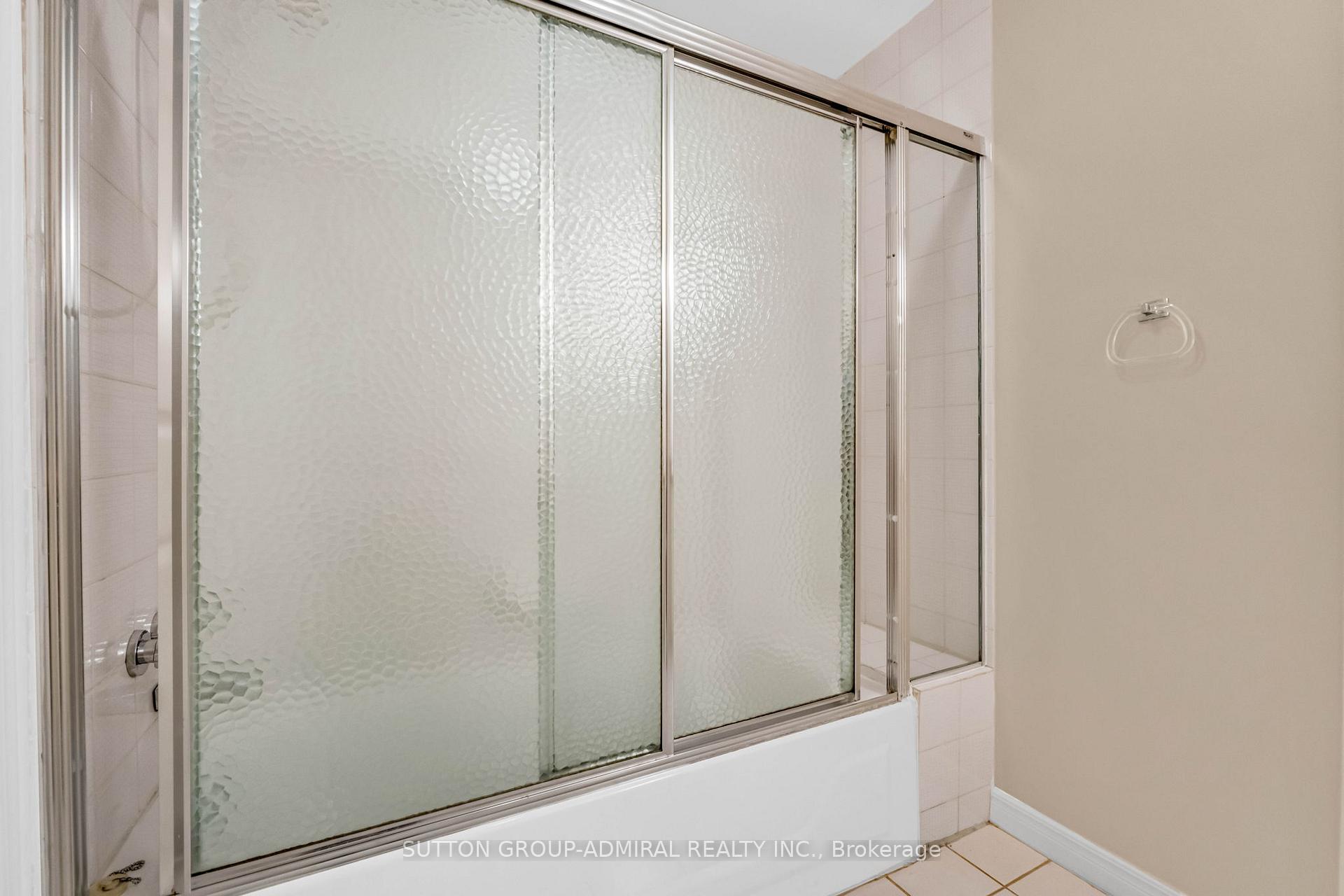 Photo 41 of 44 Brownridge Drive, Vaughan, Brownridge — HOMEH