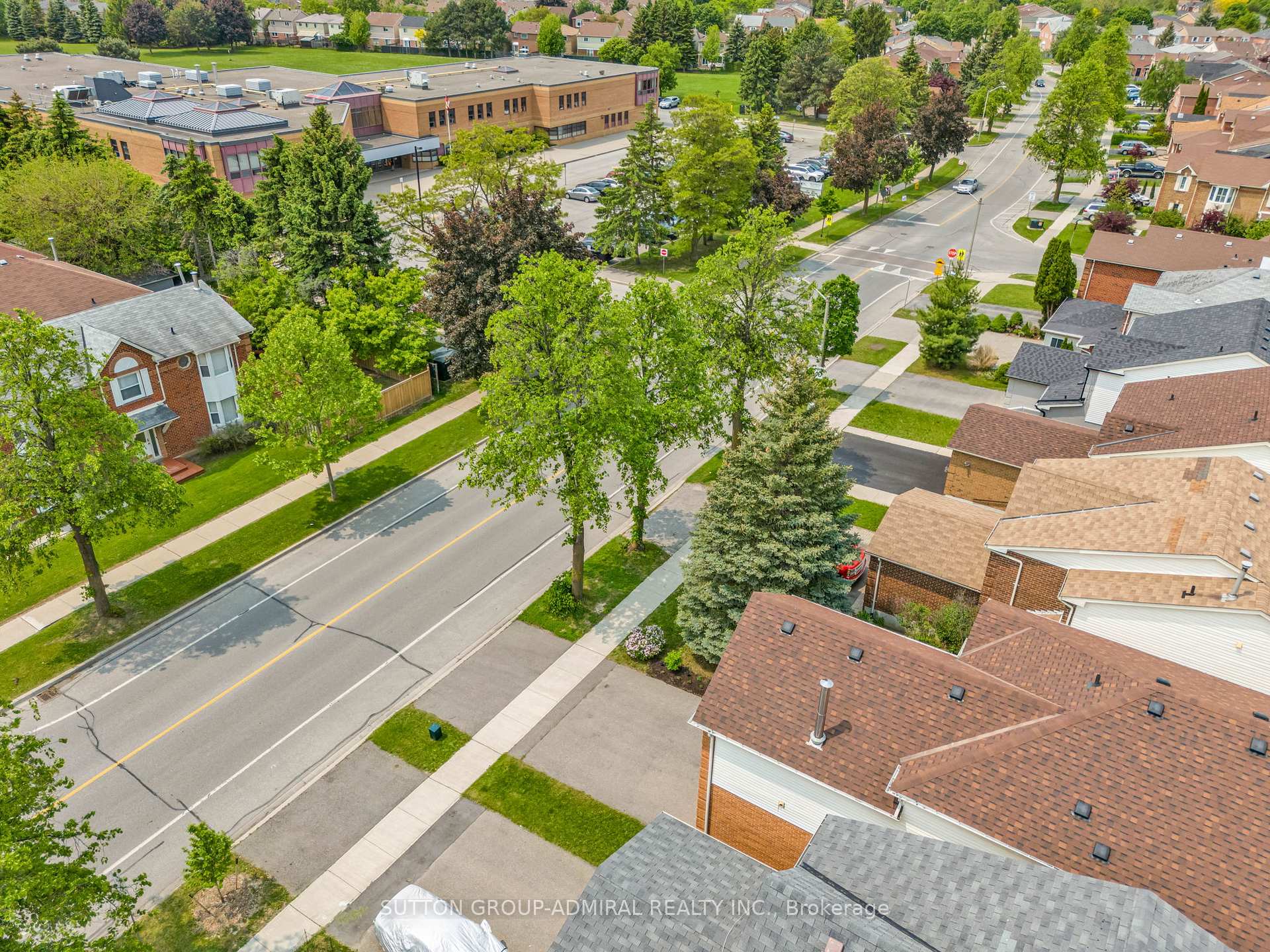Photo 48 of 44 Brownridge Drive, Vaughan, Brownridge — HOMEH